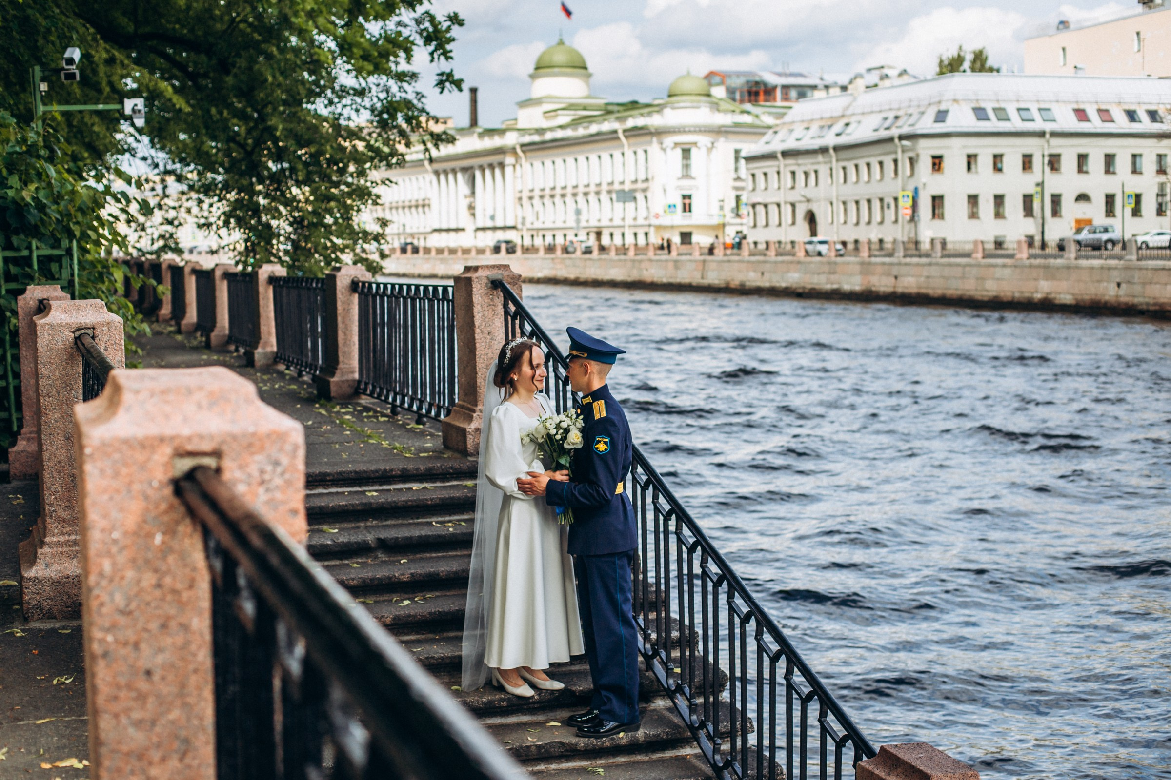 Илья и Ксюша в июне. Фотопрогулка в Петербурге. Индивидуальный и семейный фотограф в Санкт-Петербурге