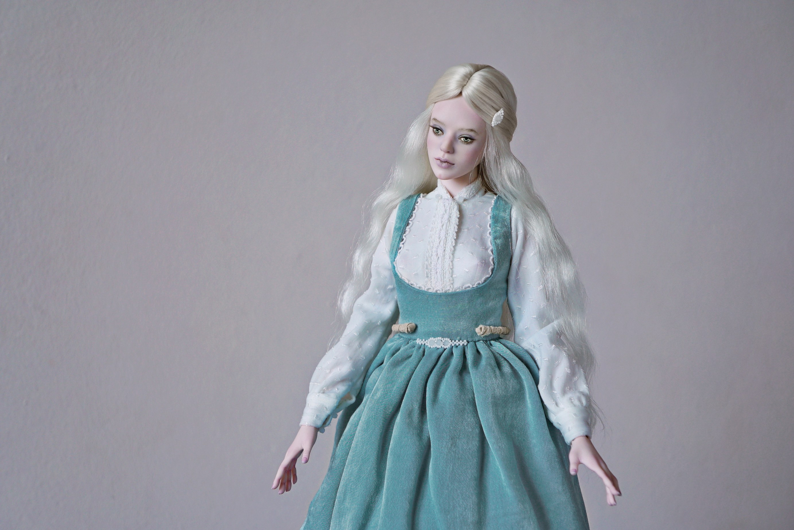 ГАЛЕРЕЯ. Авторские Шарнирные куклы и украшения из фарфора Алексаны Лавринчук