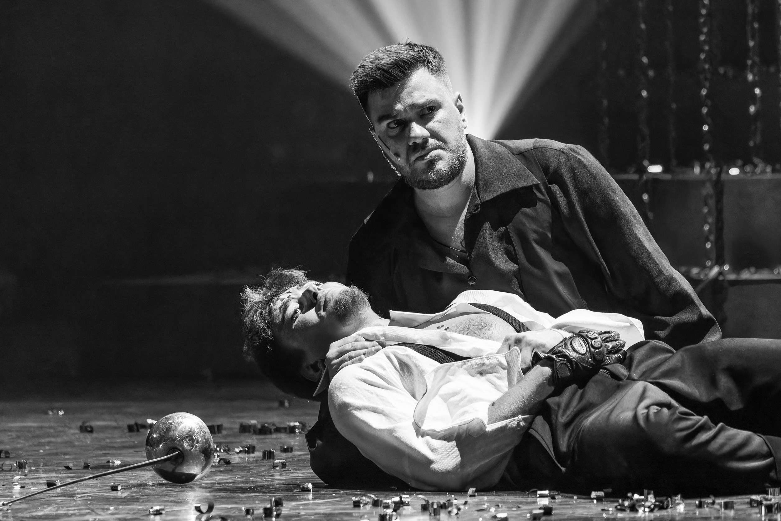 Опасные связи_Чехов-центр. Фотограф. г. Южно-Сахалинск. Олег Толстов