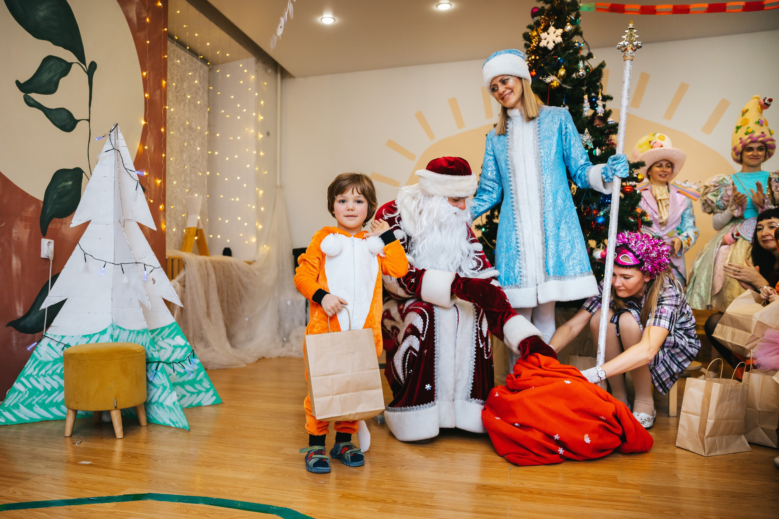Новогодний утренник в Монтессори-садике. Семейный lifestyle фотограф в Санкт-Петербурге Людмила Пахомова