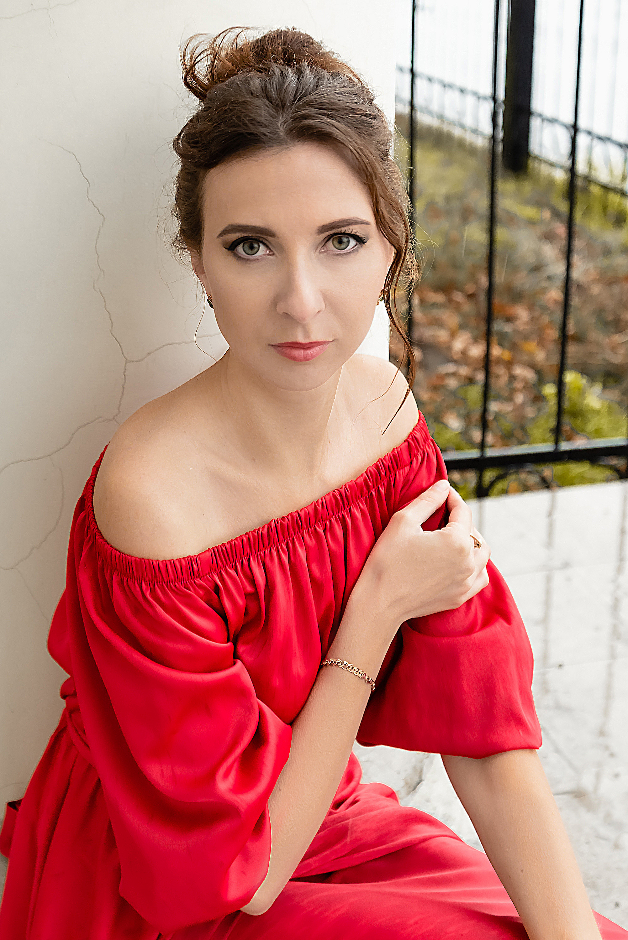 Надежда в красном платье. Фотограф Тула творческие фотосессии недорого Ольга Ромашина