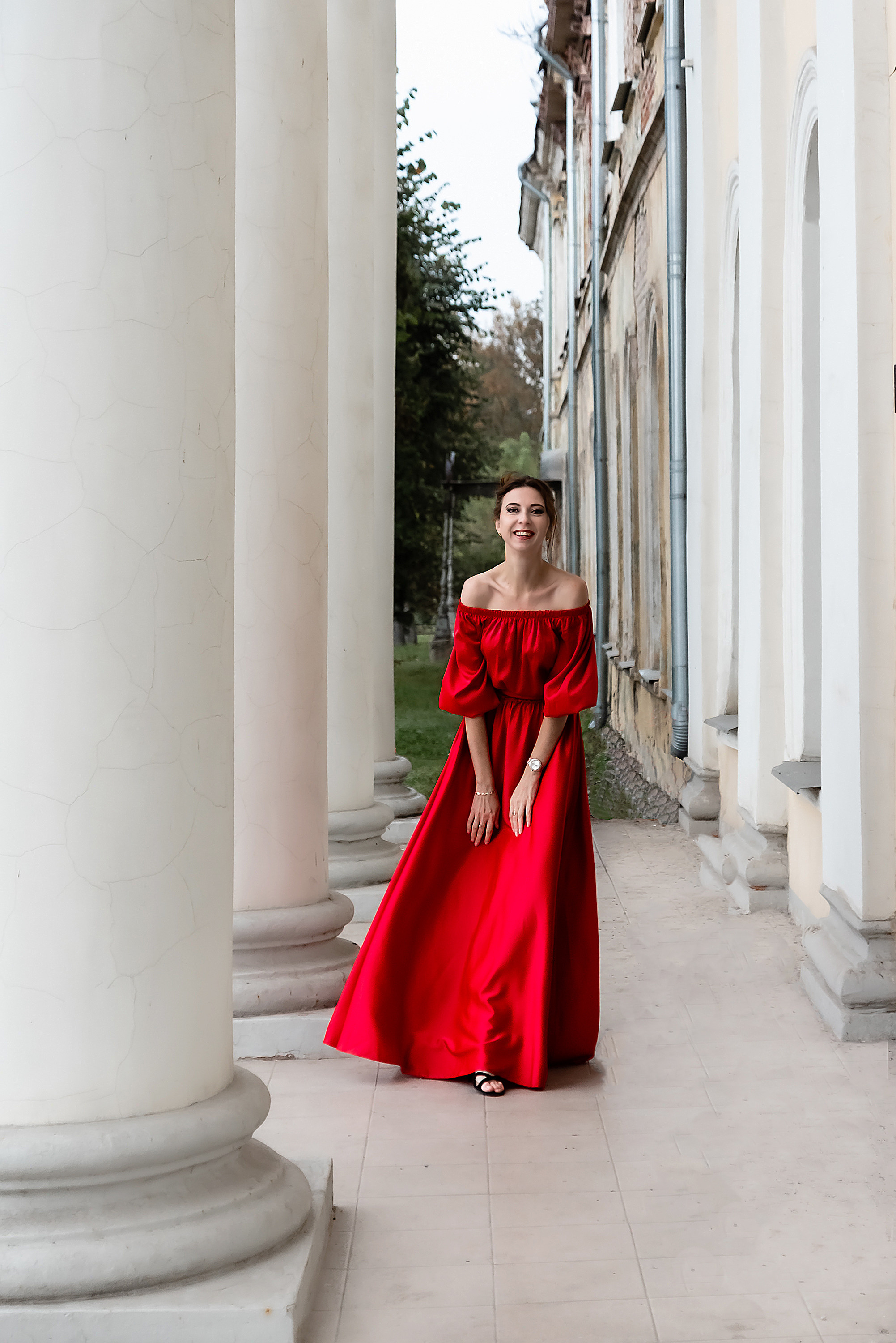 Надежда в красном платье. Фотограф Тула творческие фотосессии недорого Ольга Ромашина