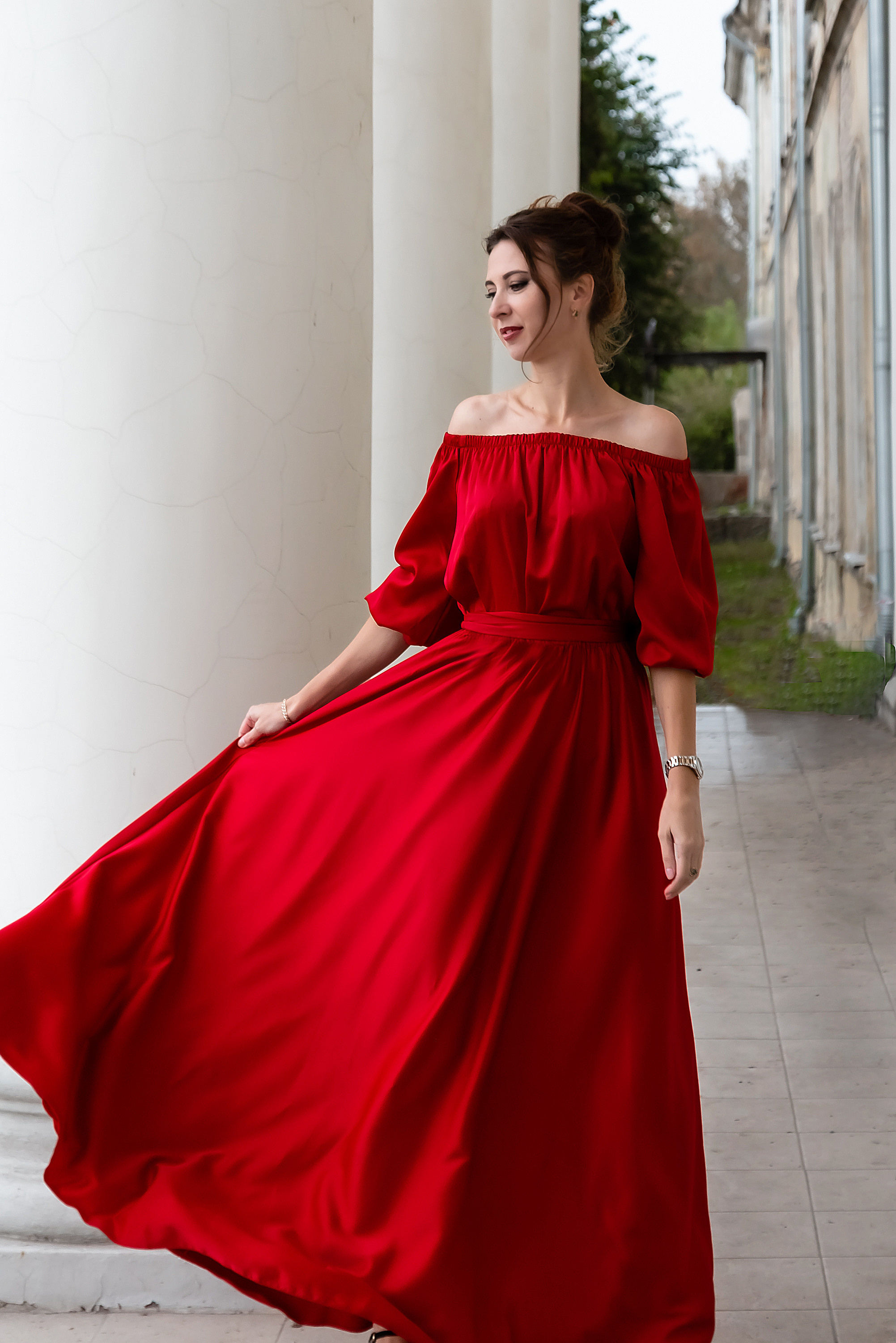 Надежда в красном платье. Фотограф Тула творческие фотосессии недорого Ольга Ромашина