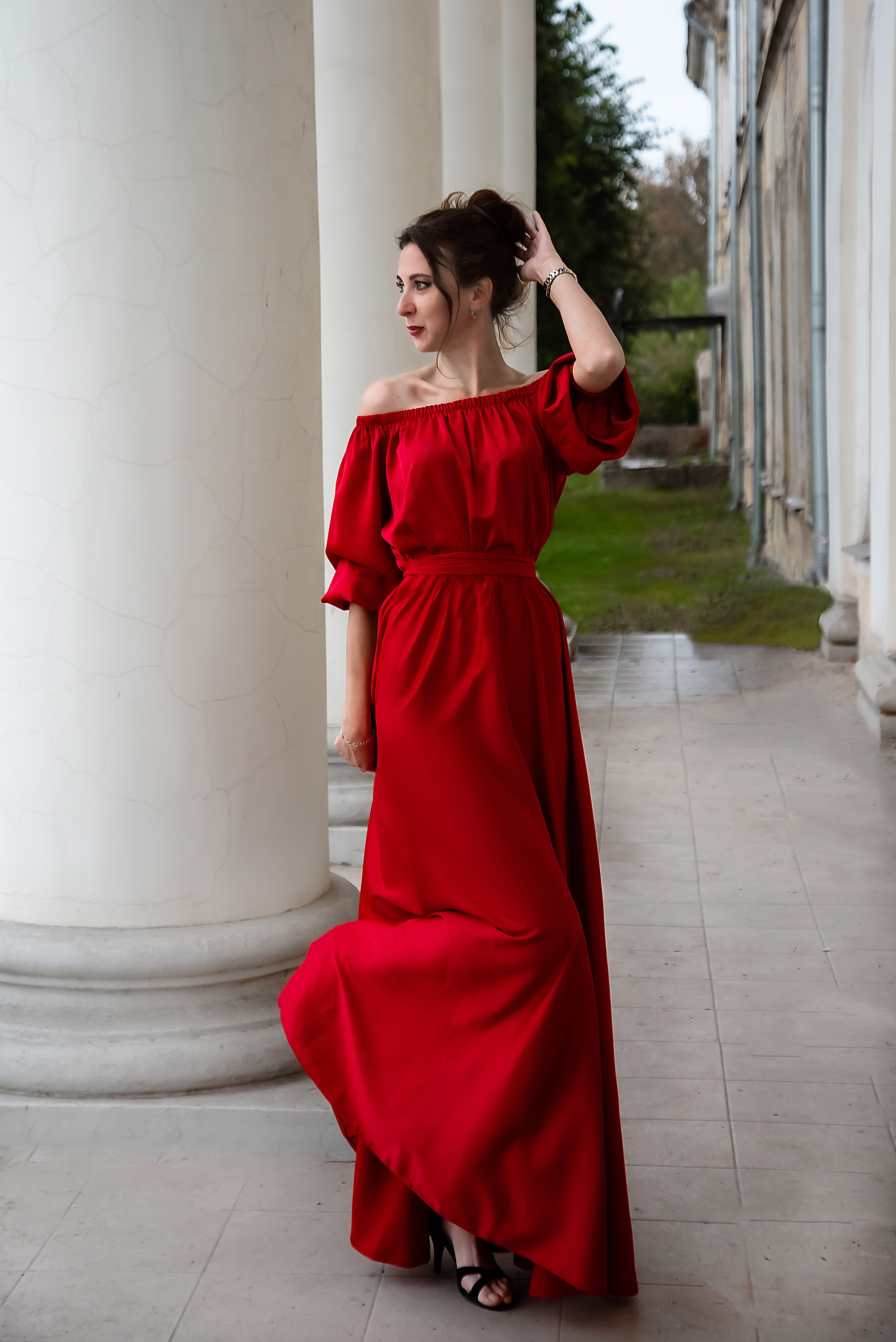 Надежда в красном платье. Фотограф Тула творческие фотосессии недорого Ольга Ромашина