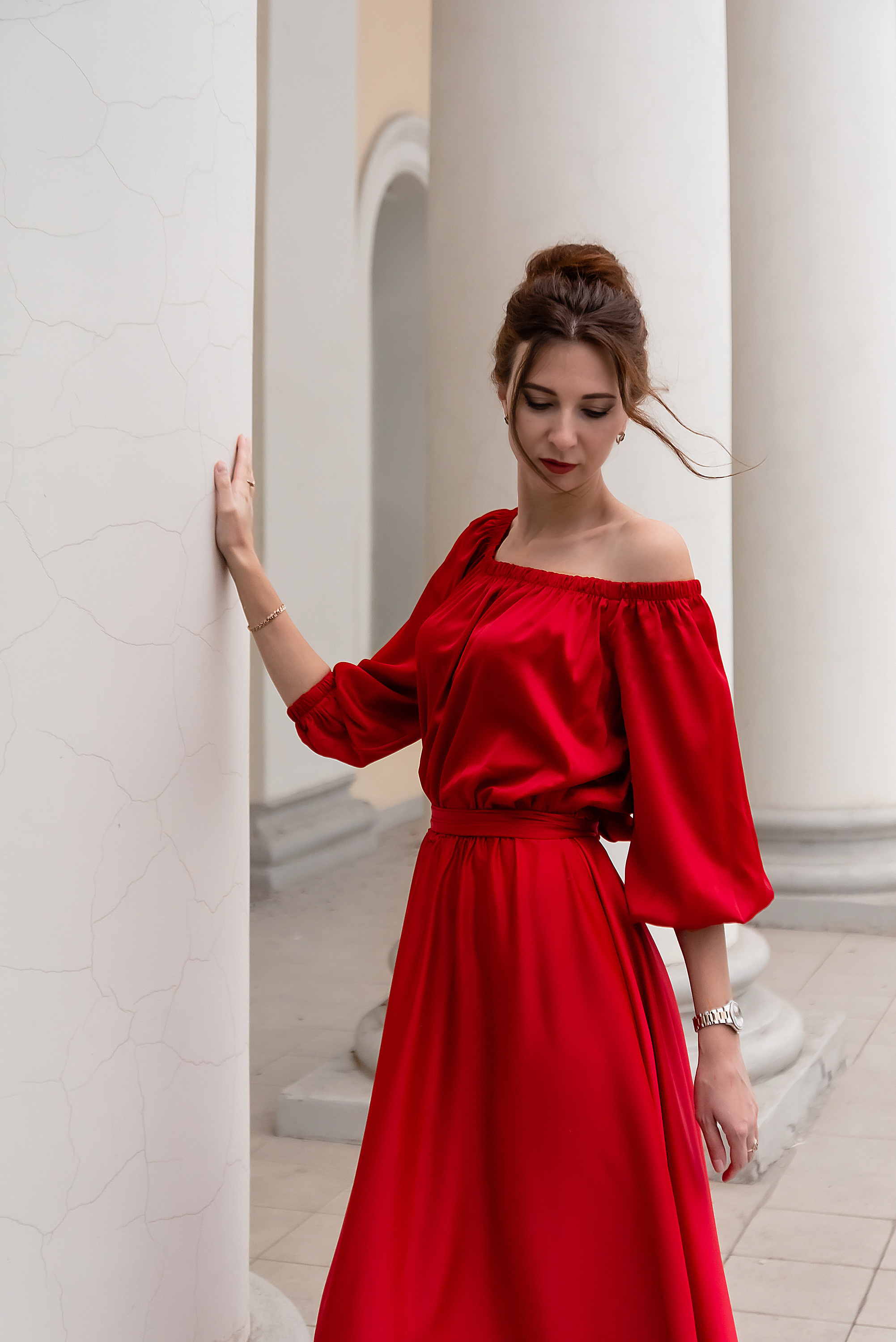 Надежда в красном платье. Фотограф Тула творческие фотосессии недорого Ольга Ромашина