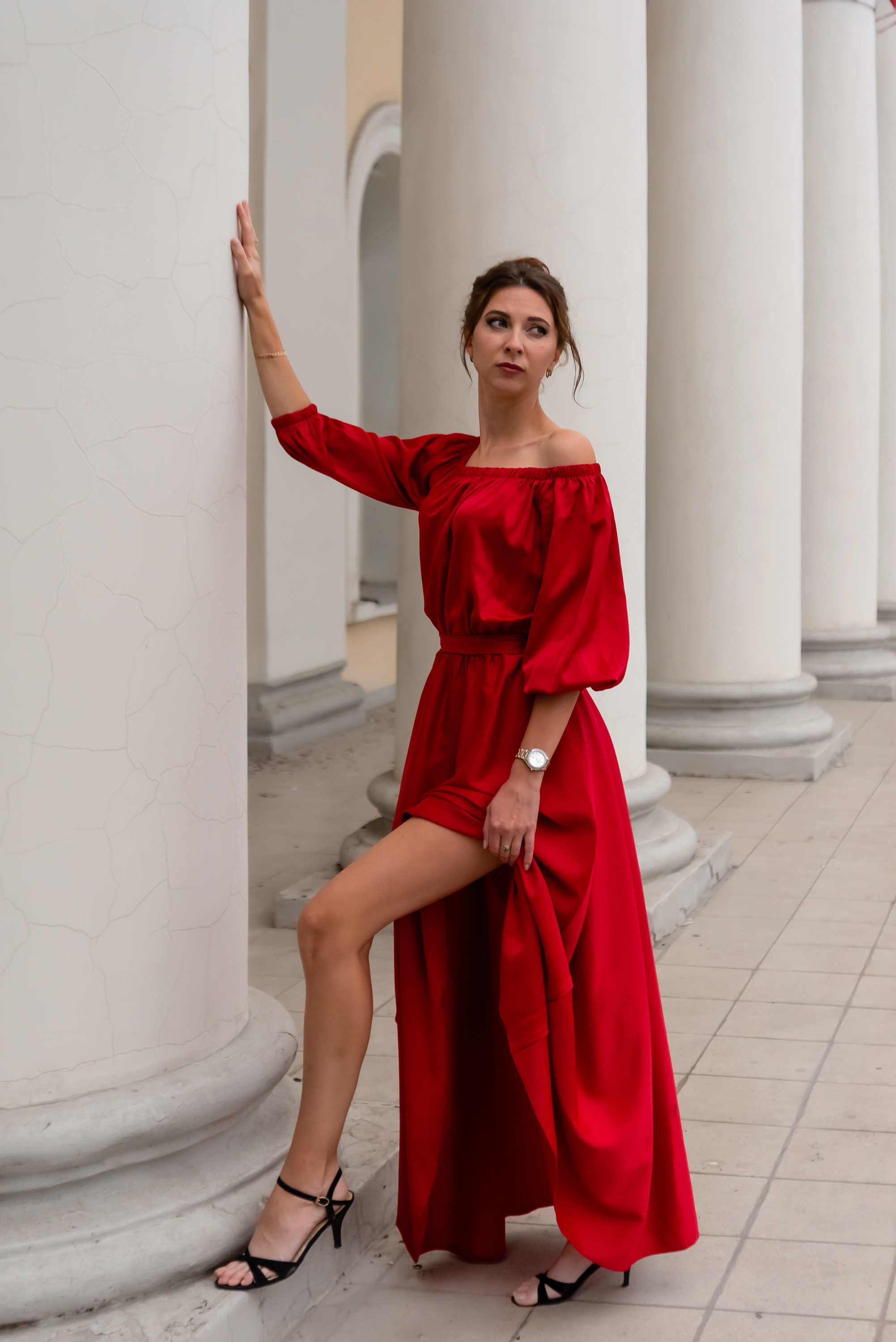 Надежда в красном платье. Фотограф Тула творческие фотосессии недорого Ольга Ромашина