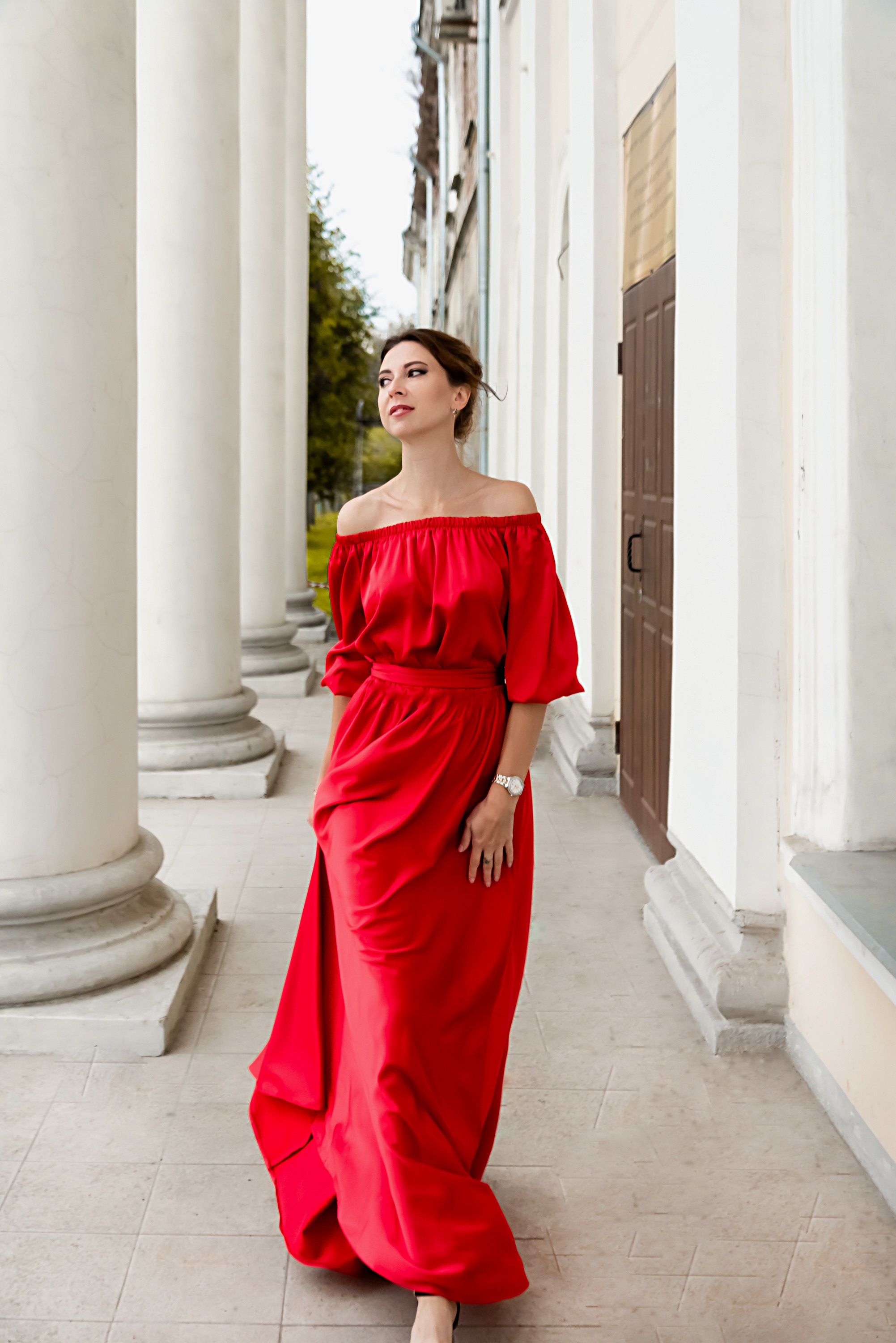 Надежда в красном платье. Фотограф Тула творческие фотосессии недорого Ольга Ромашина
