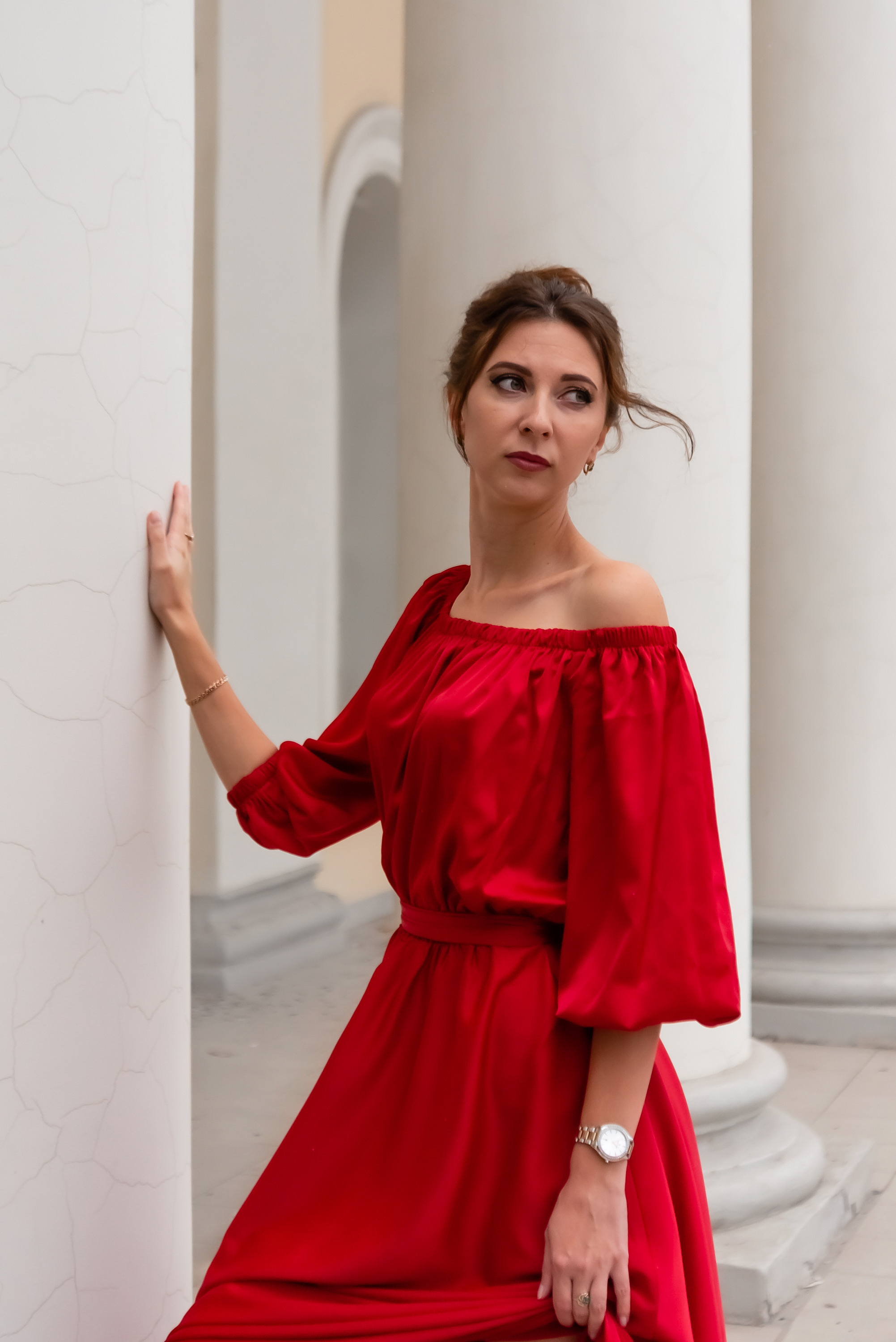 Надежда в красном платье. Фотограф Тула творческие фотосессии недорого Ольга Ромашина