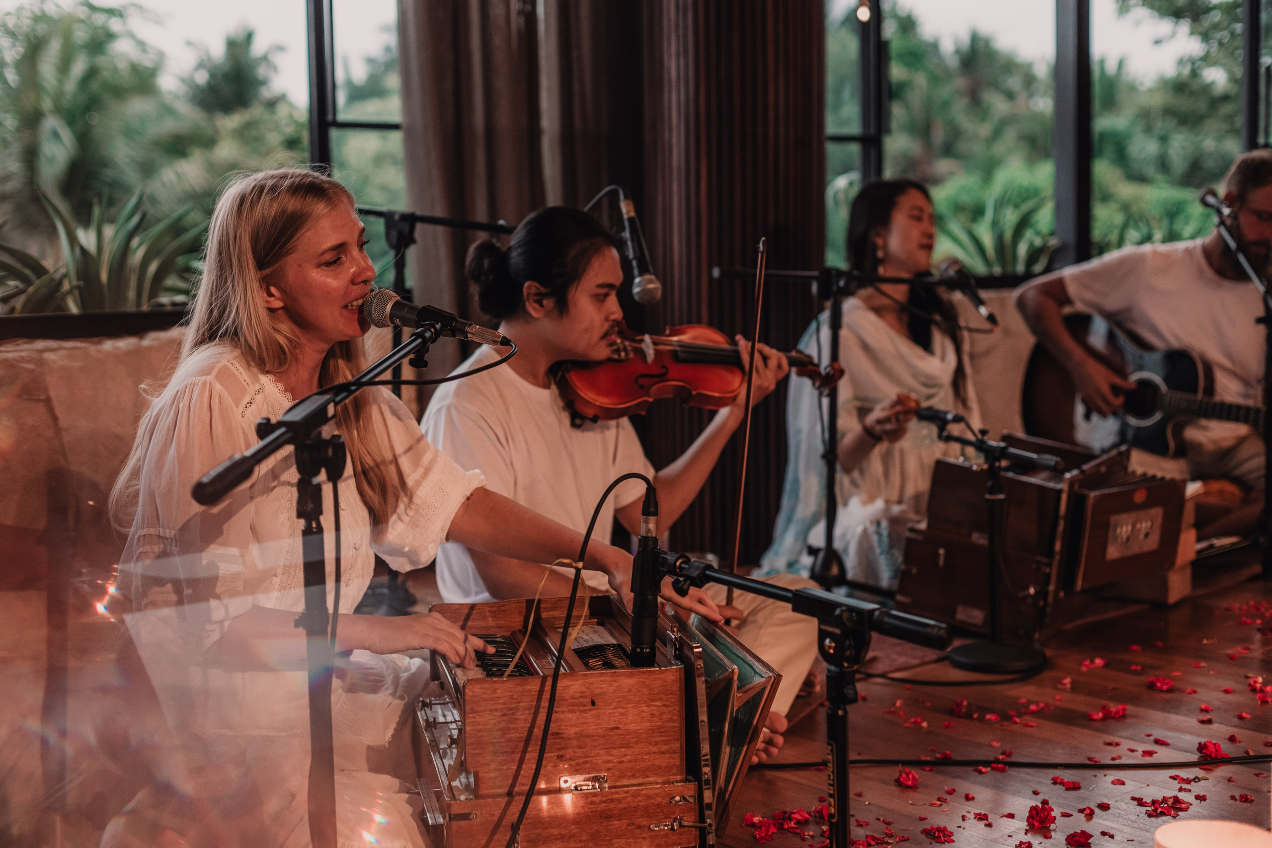 Kirtan at Soulshine nov. Мариам Багдасарян