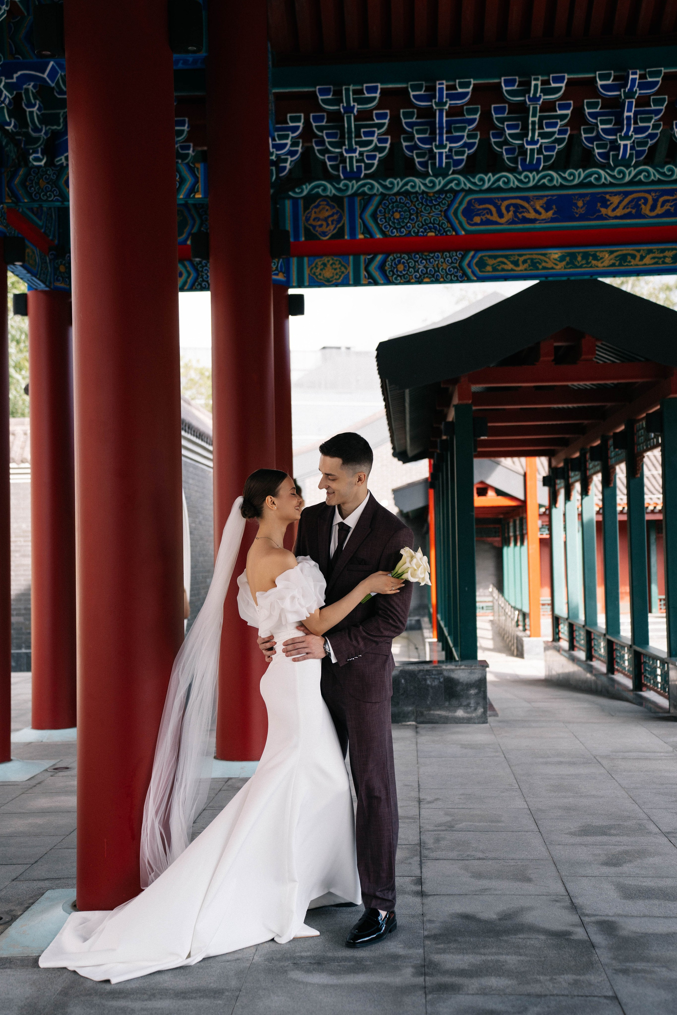 Свадебная фотосессия в Бутырском ЗАГС (Дворец Бракосочетания № 4) и прогулка в отеле Solux (Солюкс)