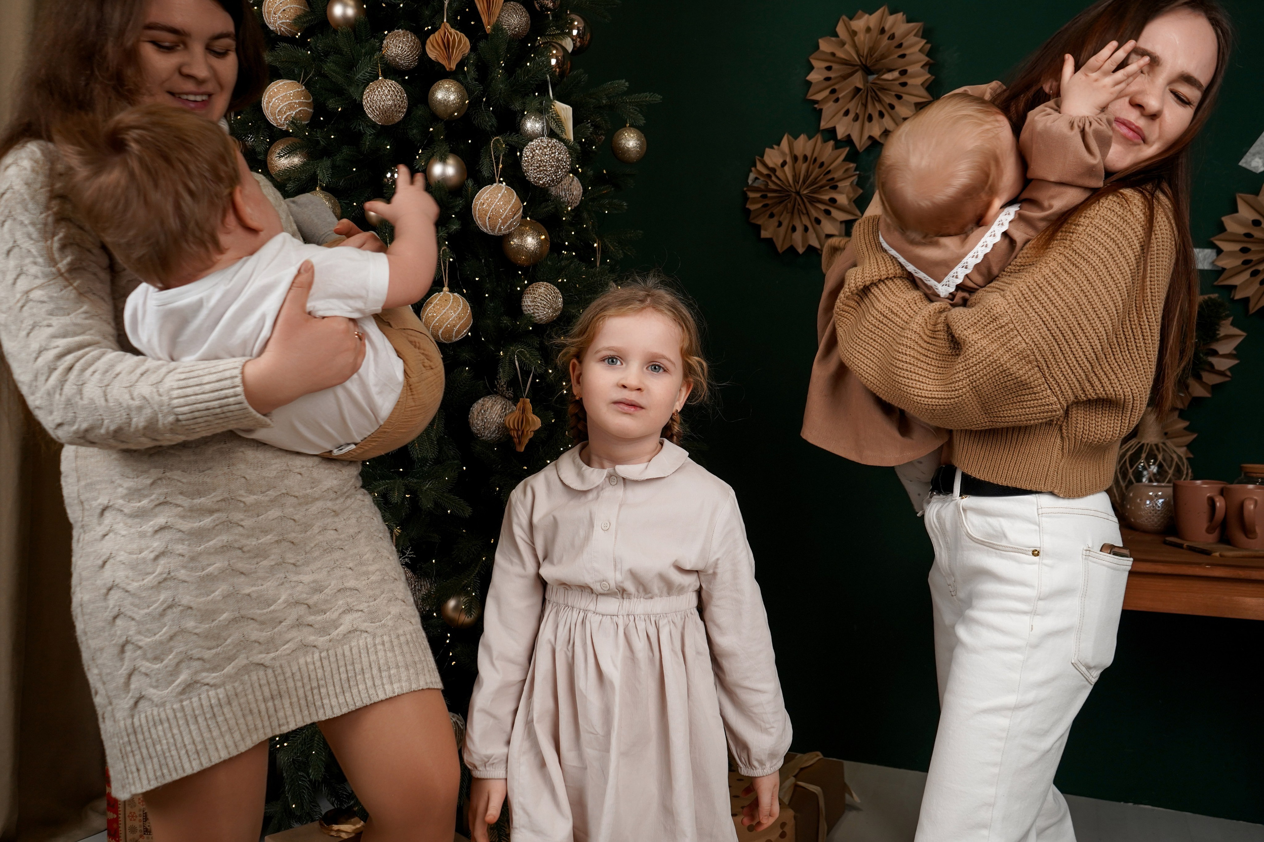 Новогодняя семейная фотосессия в фотостудии Рафинад. Фотограф Ростов-на-Дону и Новочеркасск. Свадебный фотограф в Ростове-на-Дону. Таинство Крещения и Венчания, семейные фотосессии. Алёна Чёботова