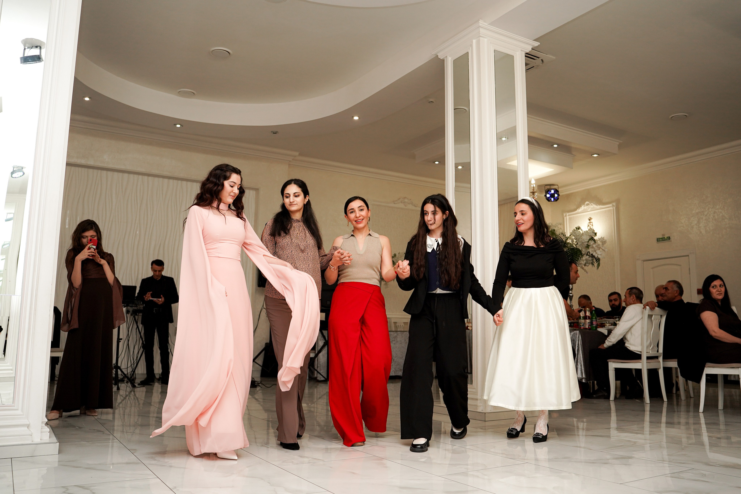 Сватовство. Свадебный фотограф в Ростове-на-Дону. Таинство Крещения и Венчания, семейные фотосессии. Алёна Чёботова