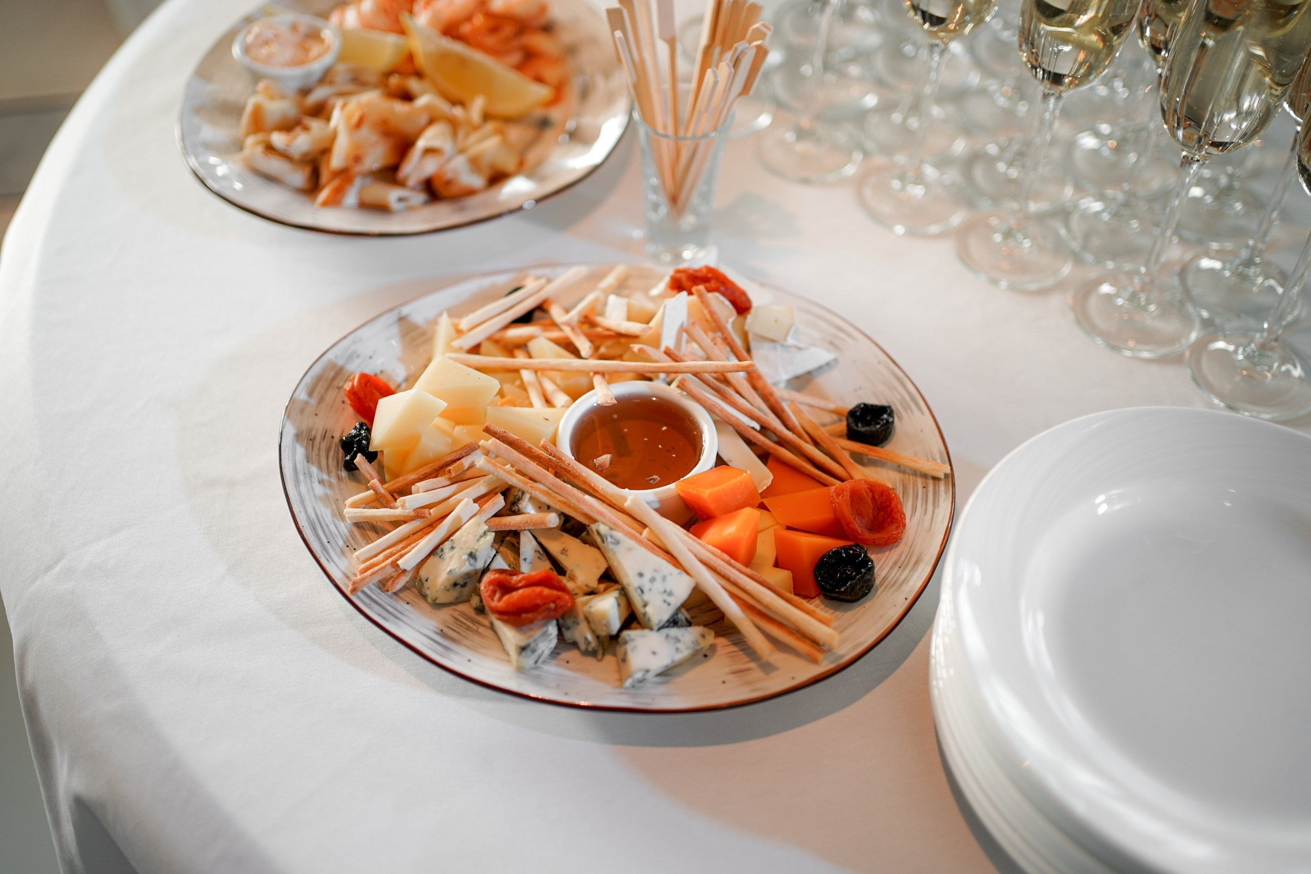 Свадебная фотосессия банкета в Ростове-на-Дону. Выездная регистрация. Свадебный фотограф в Ростове-на-Дону. Таинство Крещения и Венчания, семейные фотосессии. Алёна Чёботова