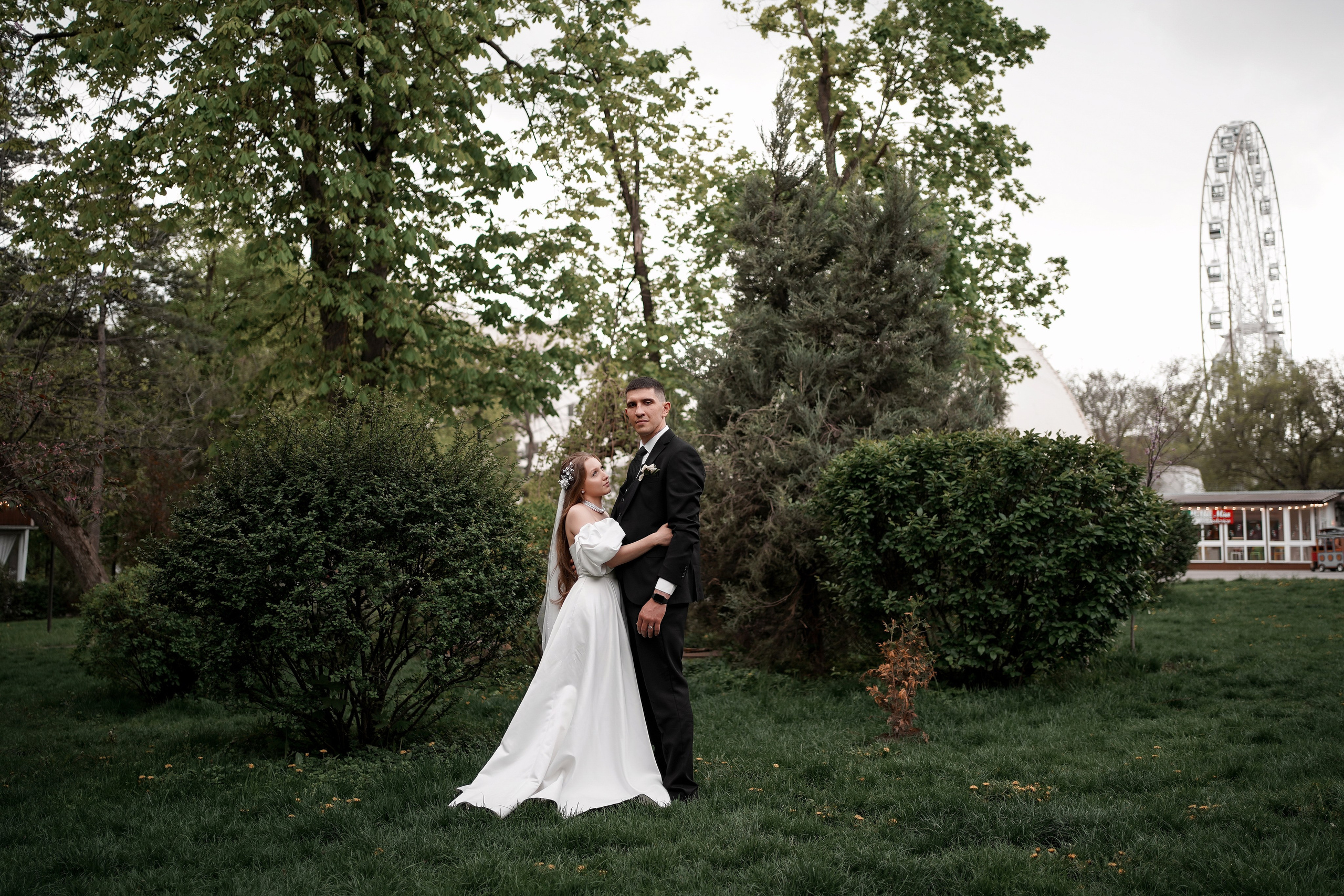 Свадебная прогулка Жанны и Рамиса в парке имени Октябрьской революции. Свадебный фотограф в Ростове-на-Дону. Таинство Крещения и Венчания, семейные фотосессии. Алёна Чёботова