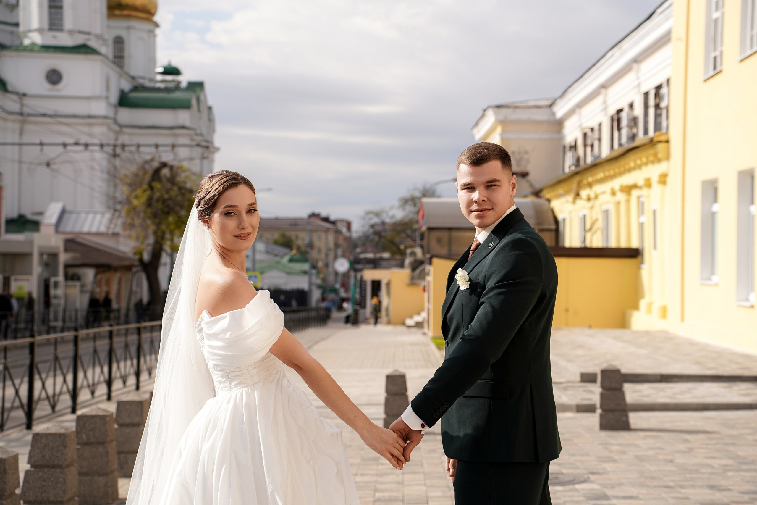 Свадебная фотосессия на Станиславского в районе собора Рождества Богородицы. Фотограф в Ростове-на-Дону Алёна Чёботова. Свадебный фотограф в Ростове-на-Дону. Таинство Крещения и Венчания, семейные фотосессии. Алёна Чёботова
