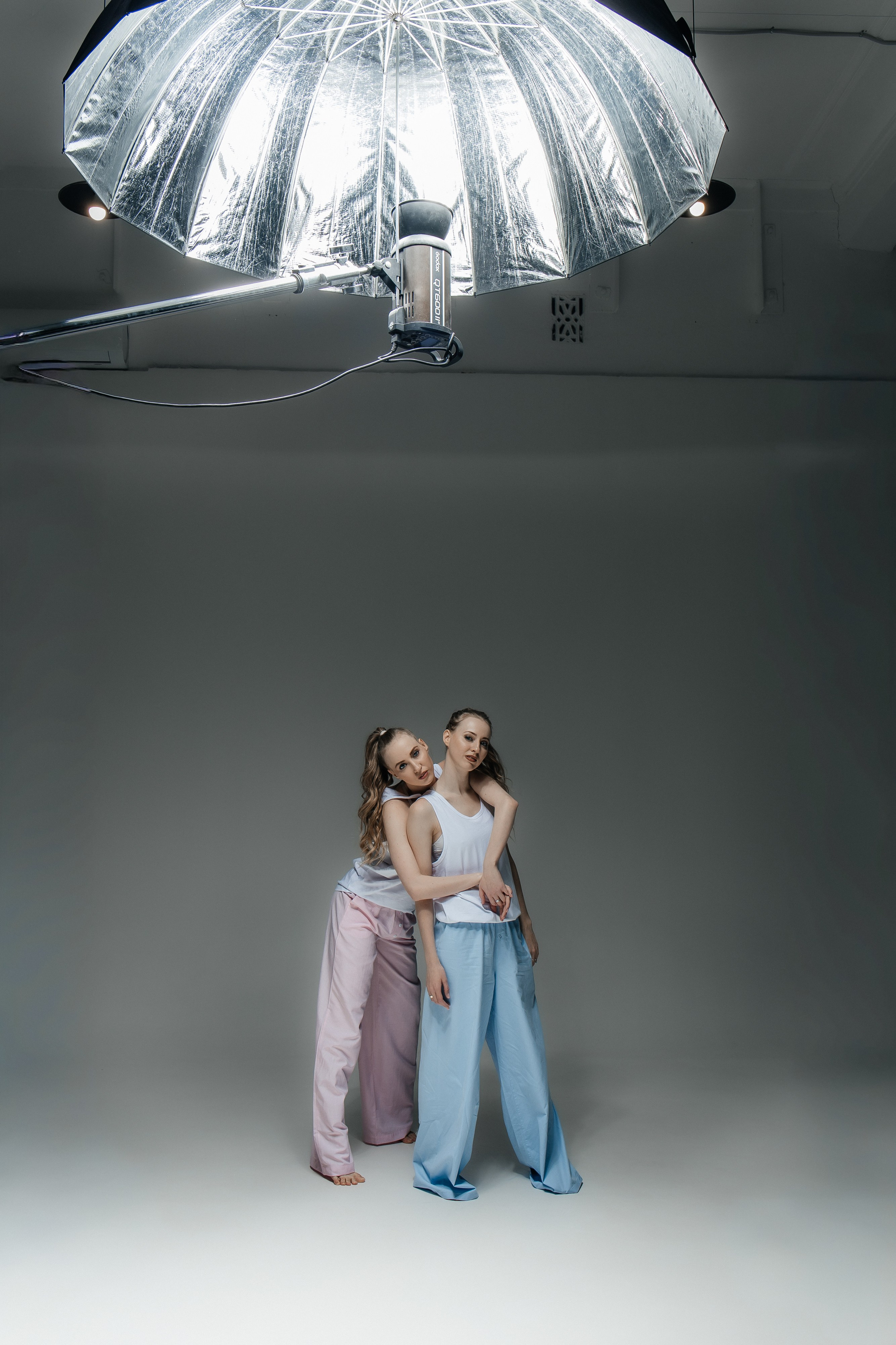 Вика и Настя