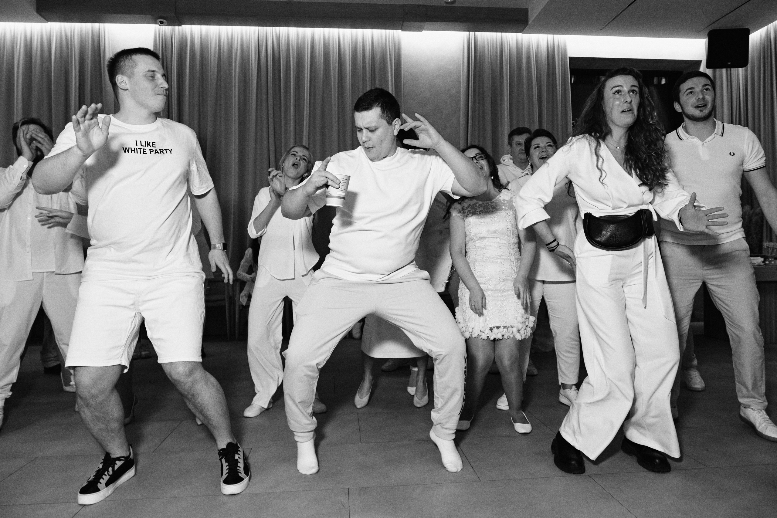 Корпоратив в белом компании Pride group. Семейные и свадебные фотосессии в СПб, в студии, на улице, на природе