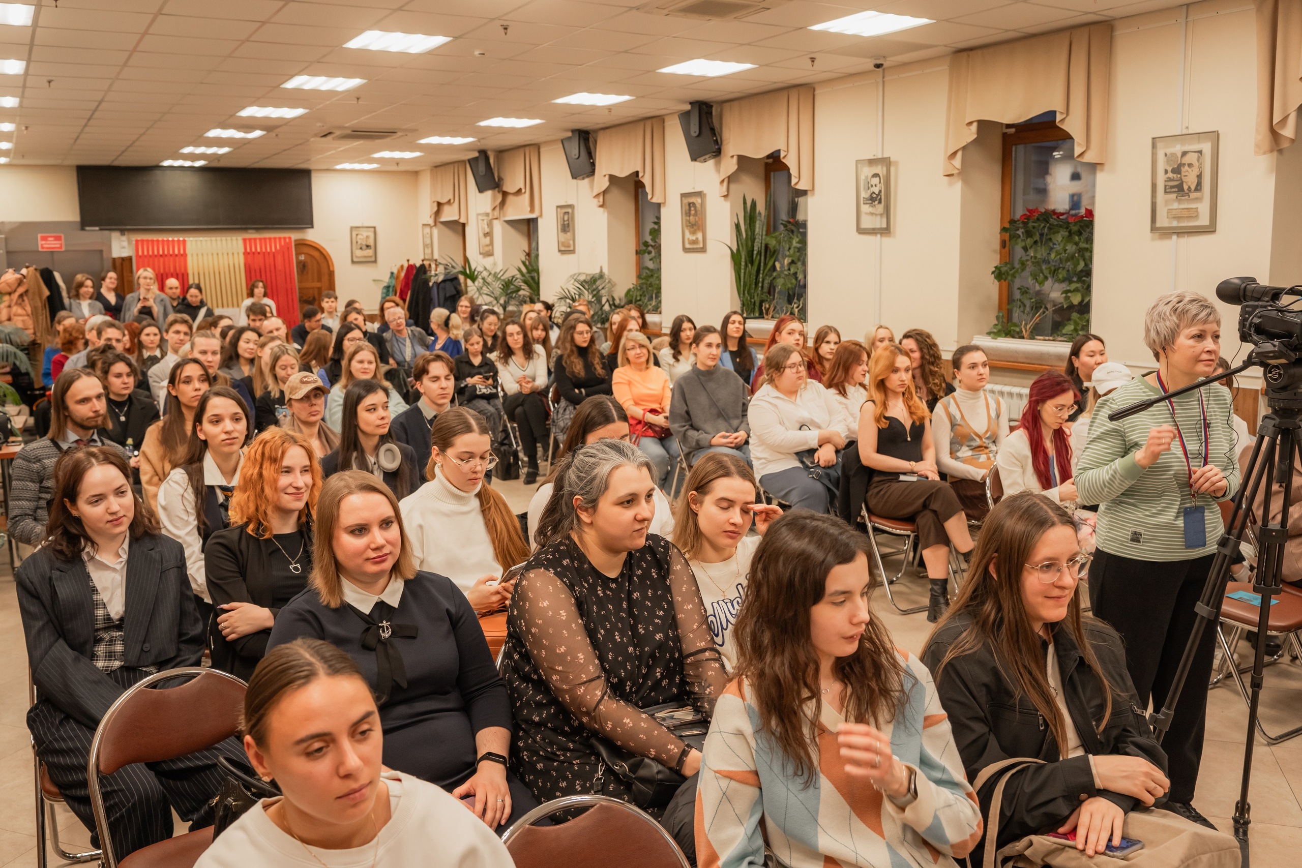 Презентация книги «Человек за бортом», автор София Цой. Репортажный фотограф Анастасия Рубцова