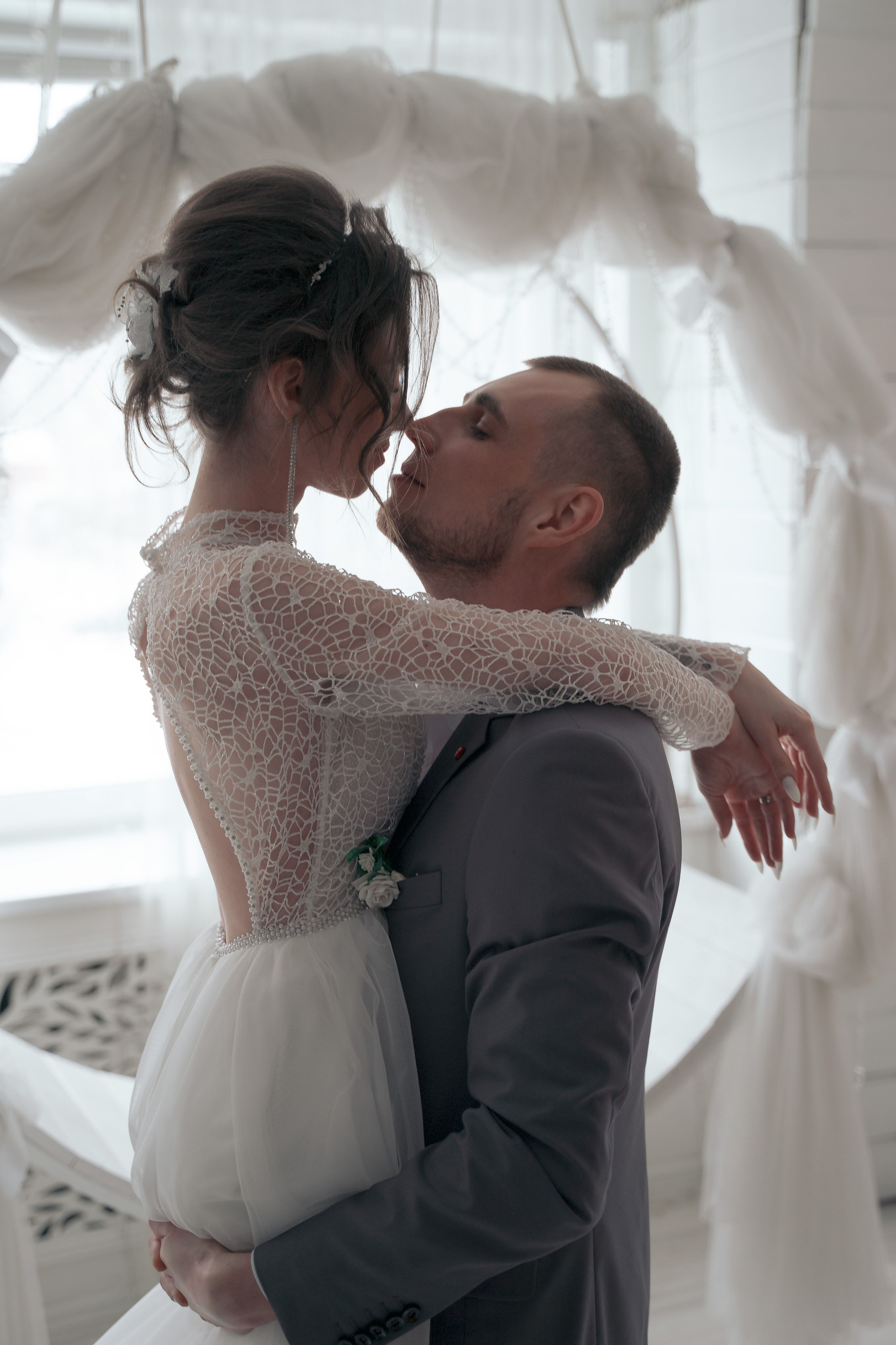 Съемка для молодожен в Новосибирске. Свадебный и семейный фотограф в Новосибирске Данил Коротких