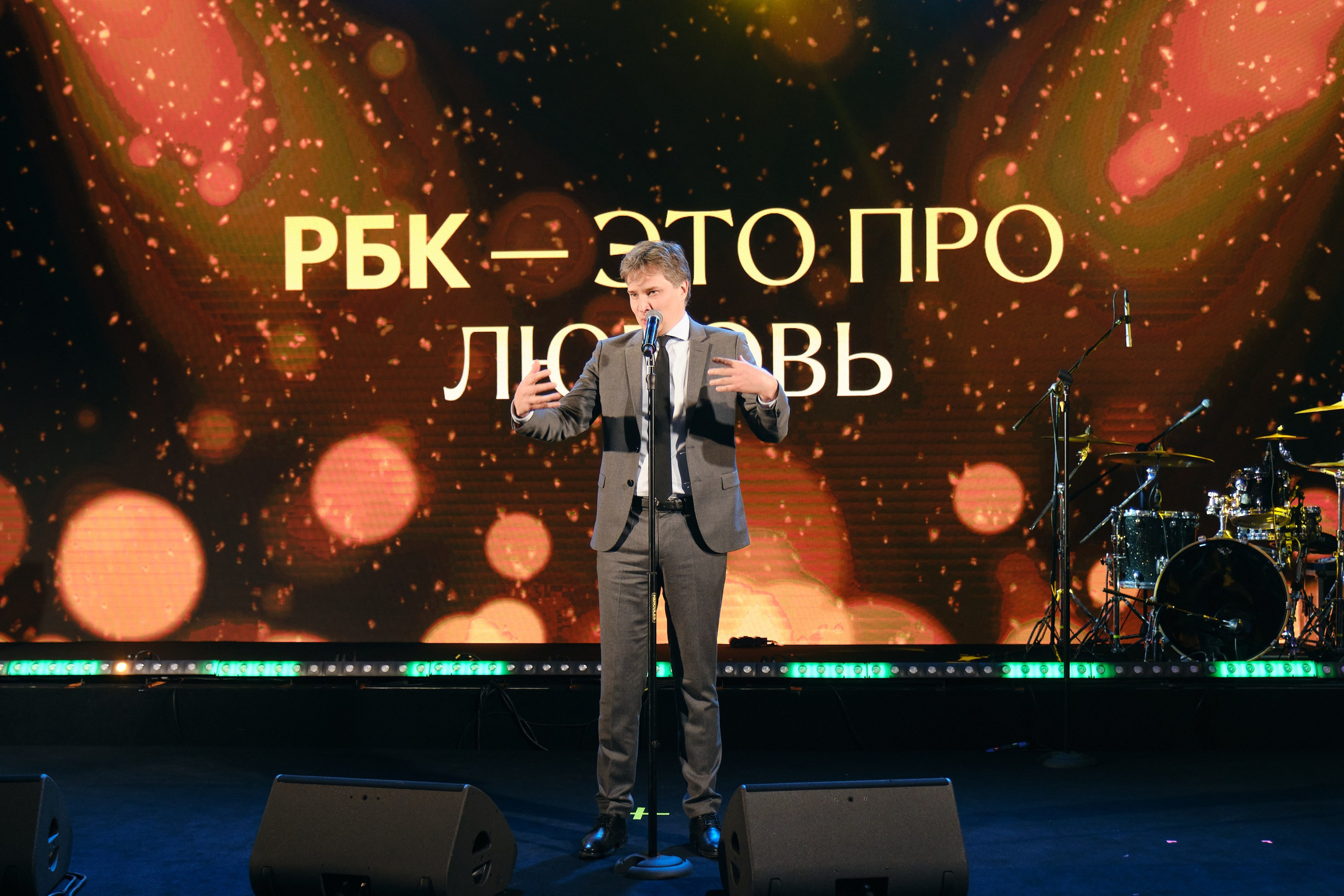 Новогодний корпоратив РБК + концерт Дискотека авария. Профессиональный фотограф в Москве Павел Жданов