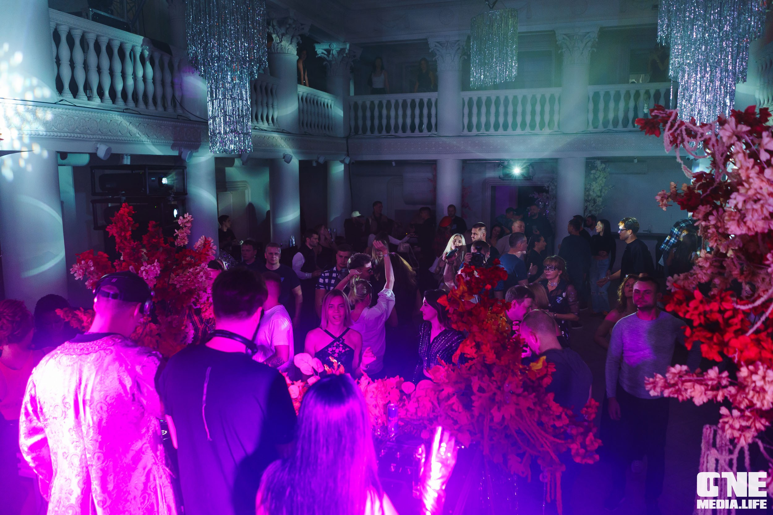 Фоторепортаж из клуба Universal. One Media Life: фоторепортажи, фотоотчеты с мероприятий и заведений