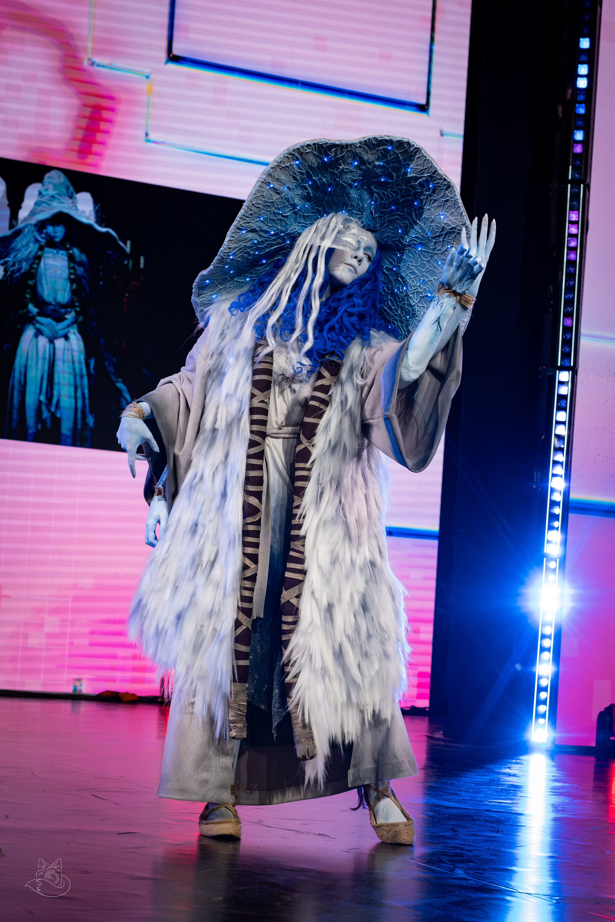 Сцена РЭД ЭКСПО 2024. Косплей фотограф