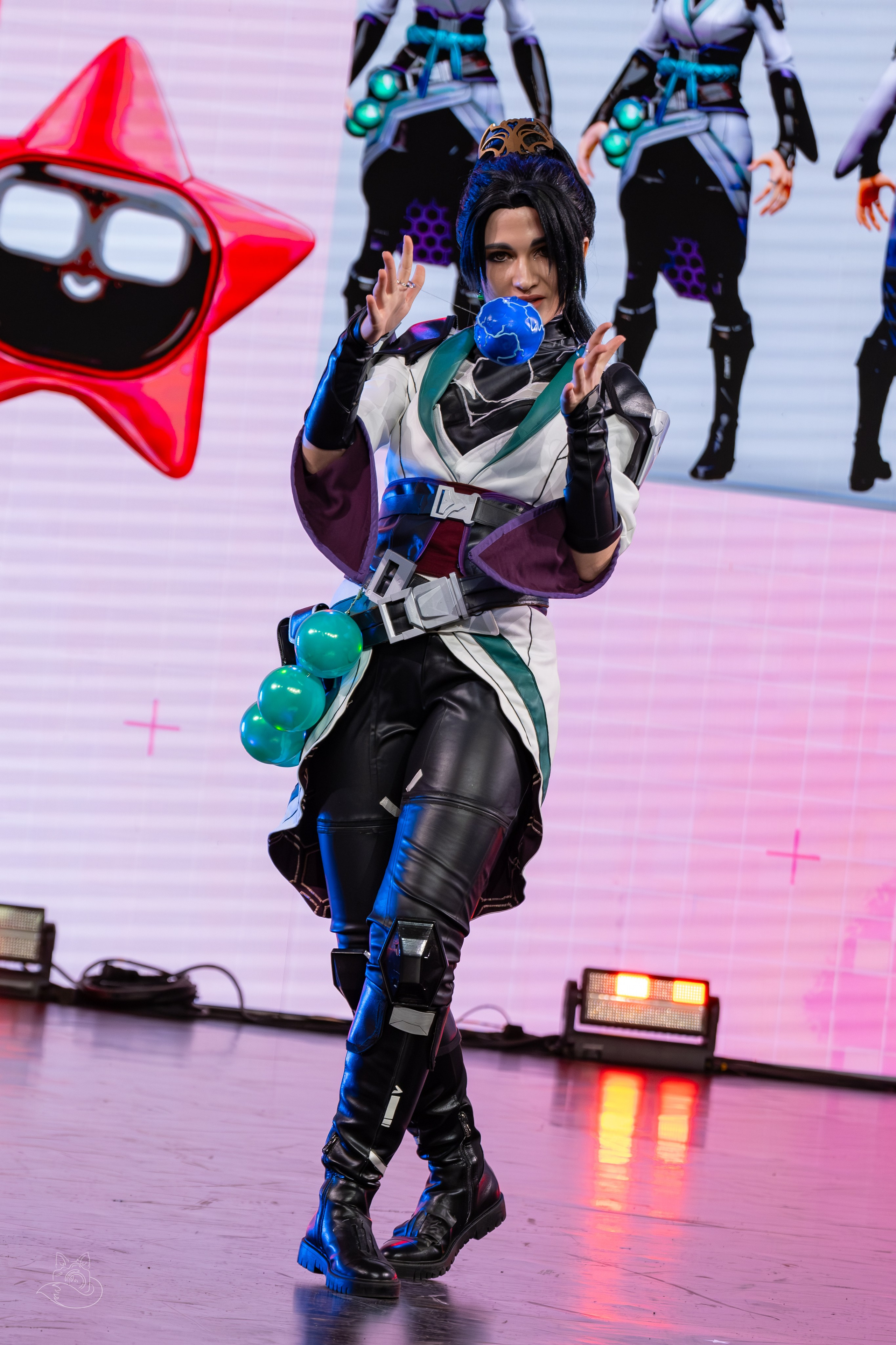 Сцена РЭД ЭКСПО 2024. Косплей фотограф