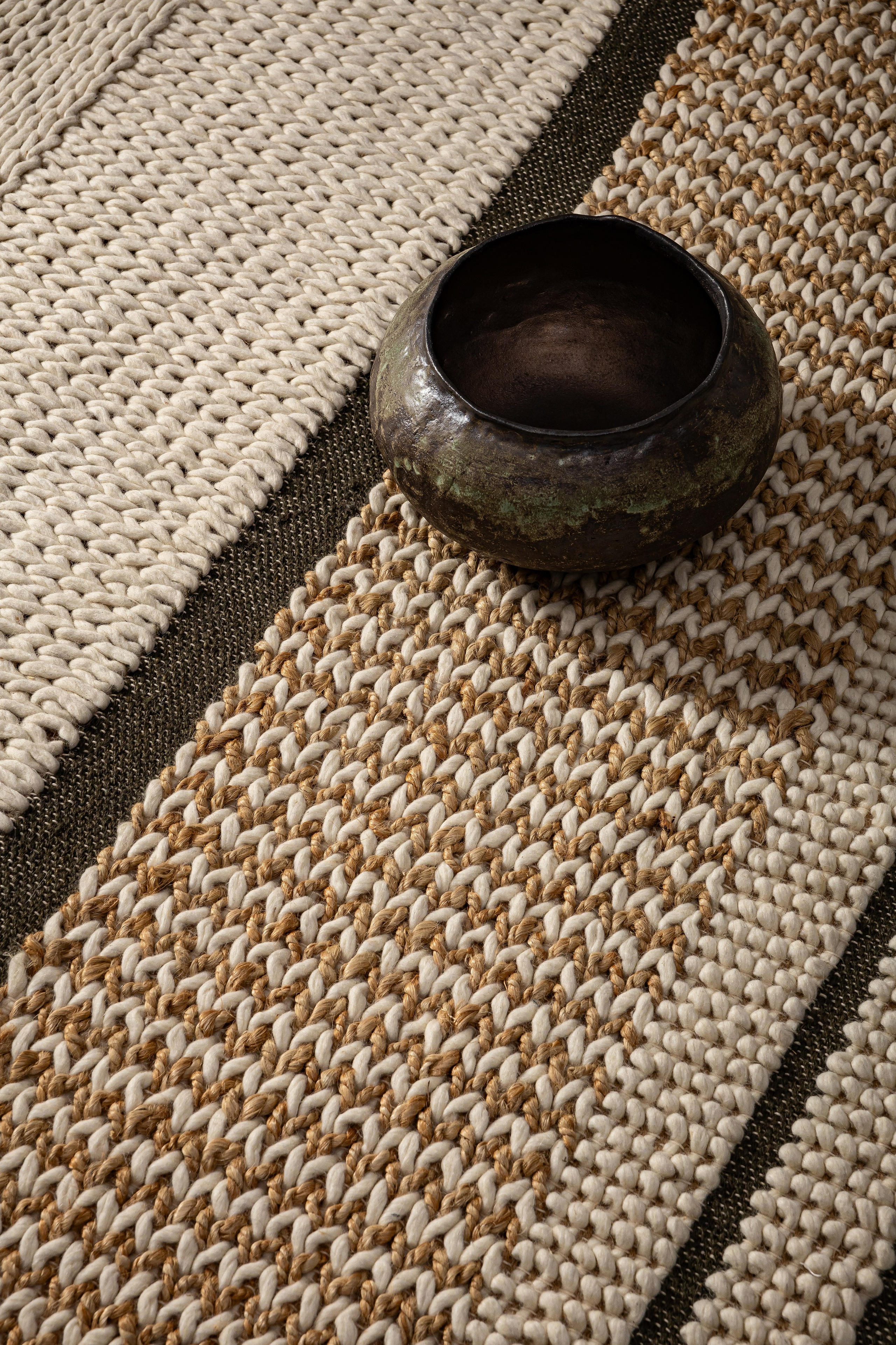 Ковры Decaro Rugs. L. Deco интерьерный салон. Краски/обои/лепной декор