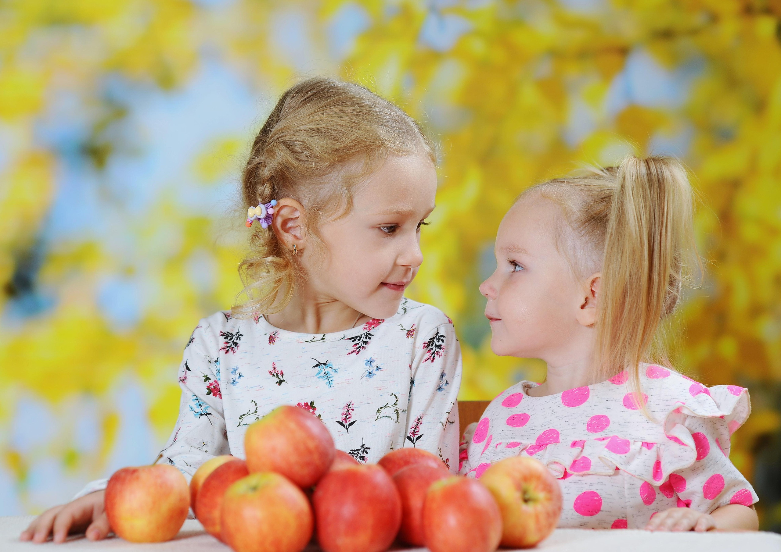 Яблочки. Детский портрет