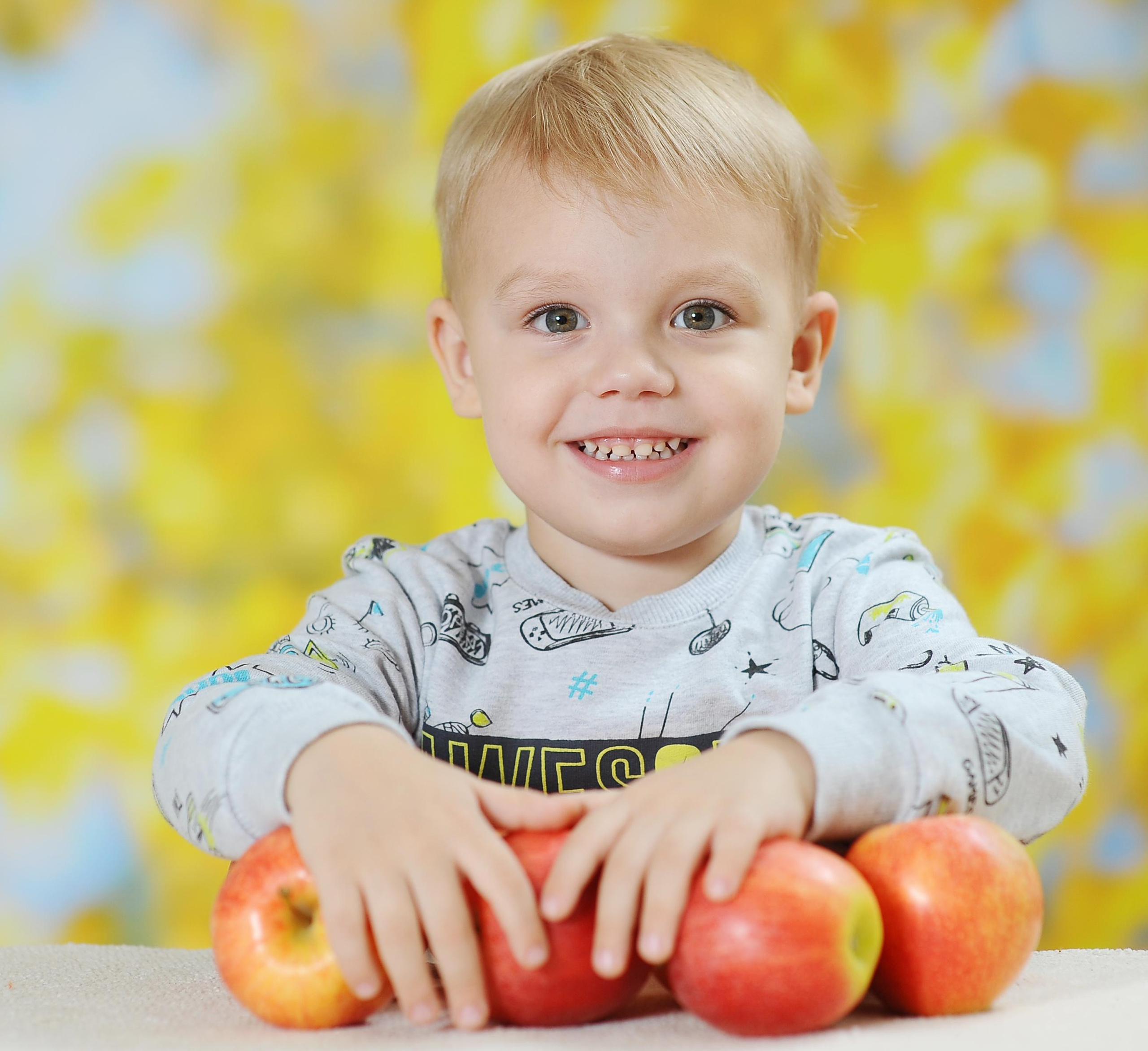 Яблочки. Детский портрет