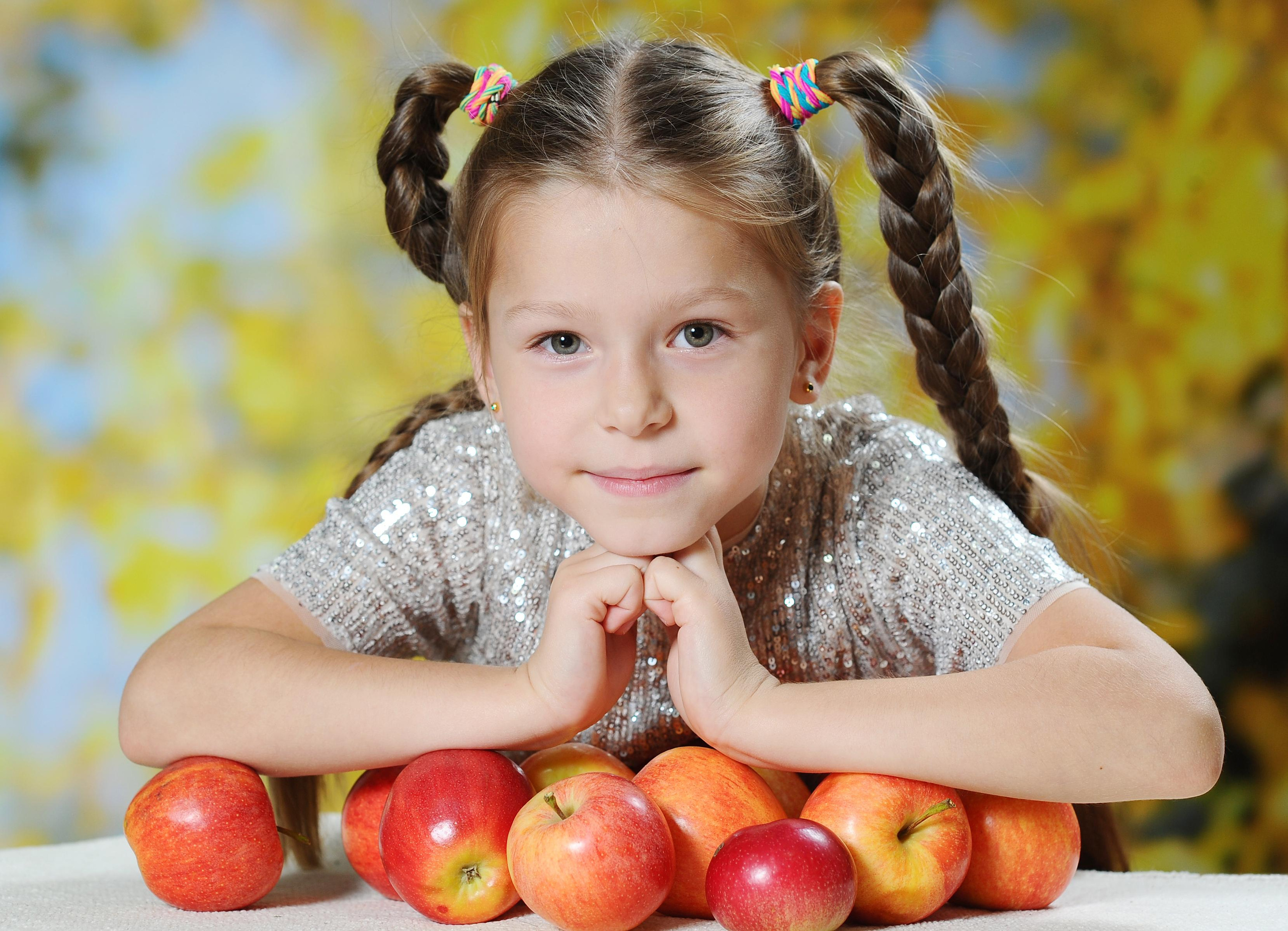 Яблочки. Детский портрет