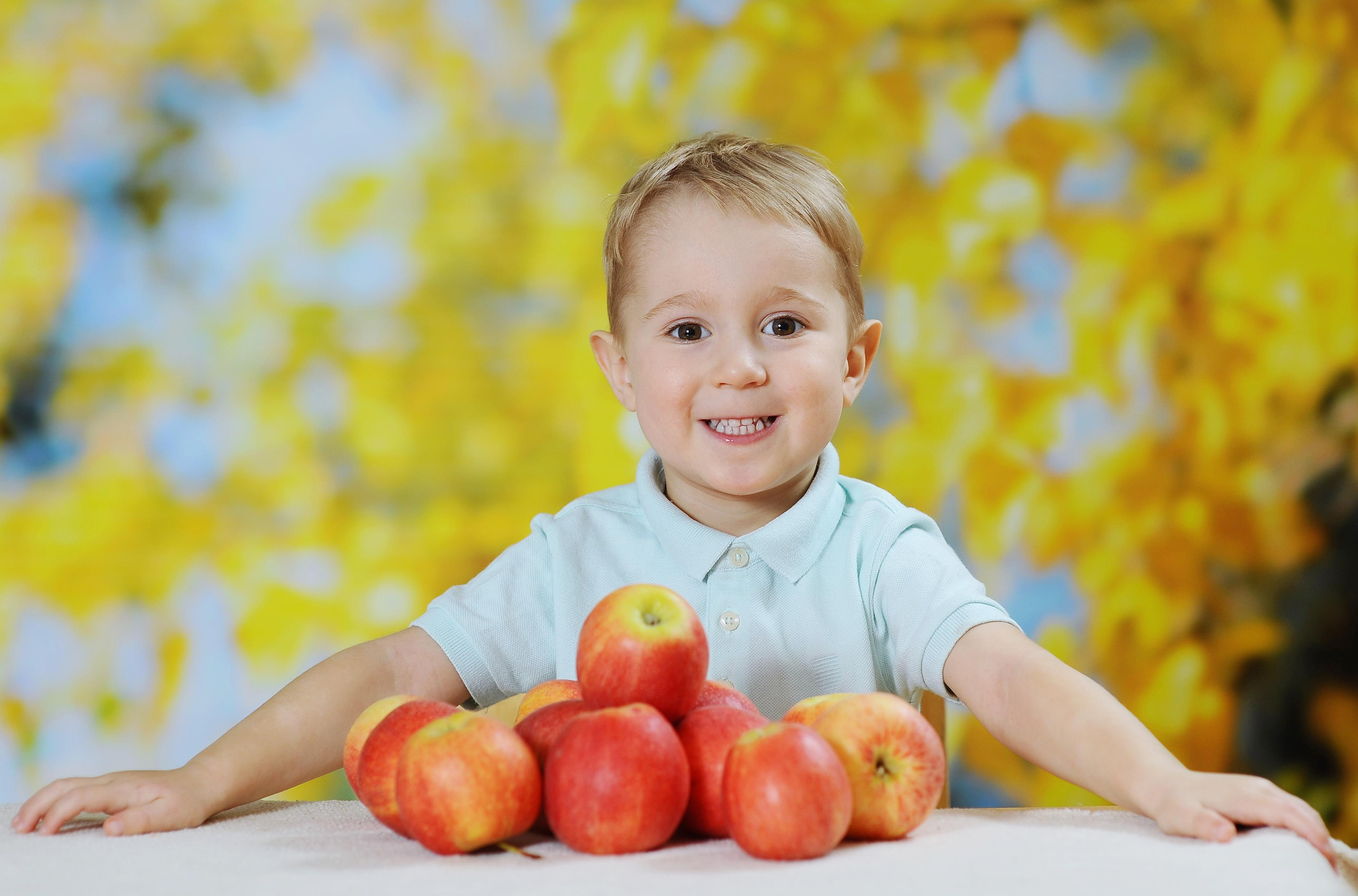 Яблочки. Детский портрет