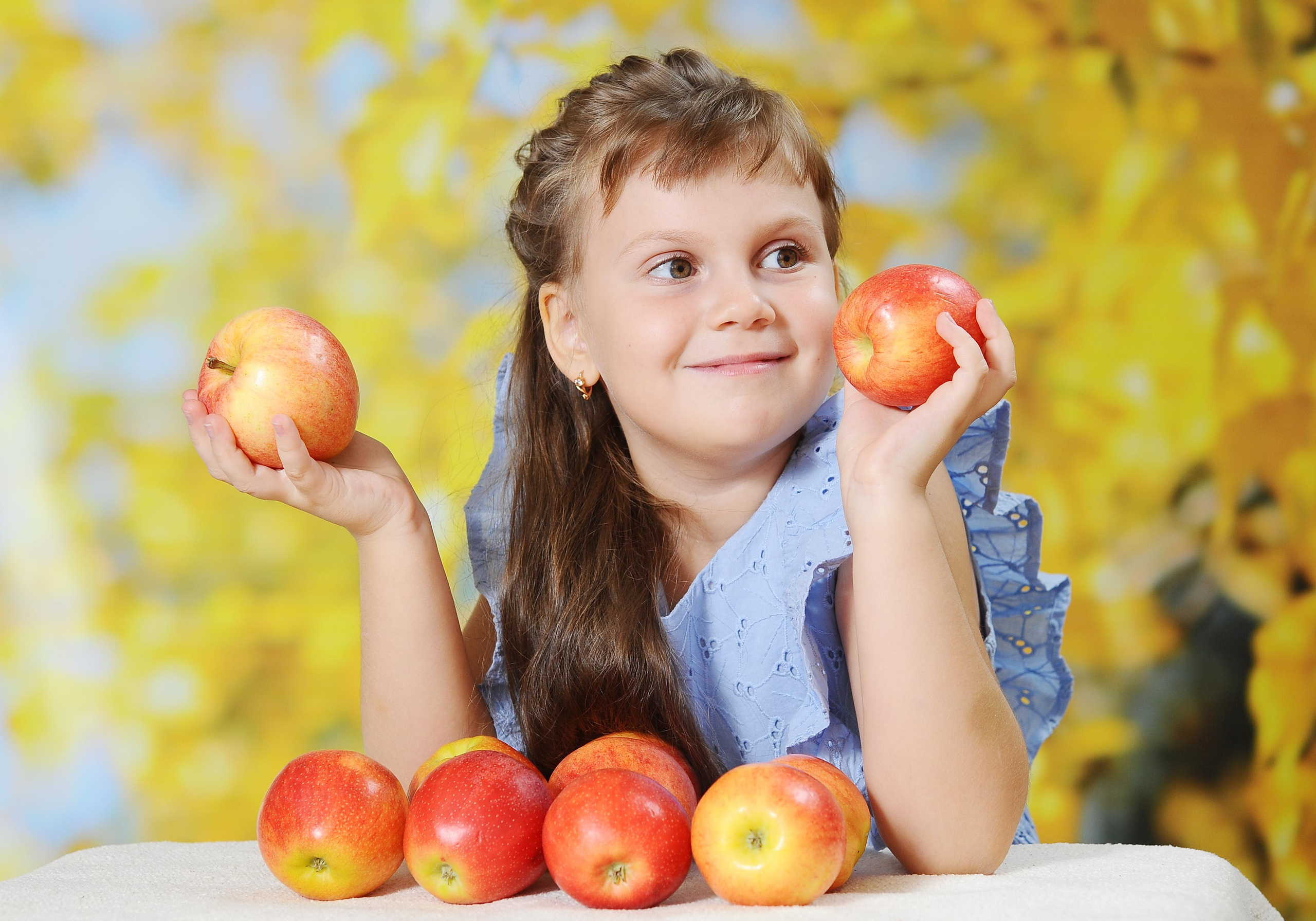 Яблочки. Детский портрет