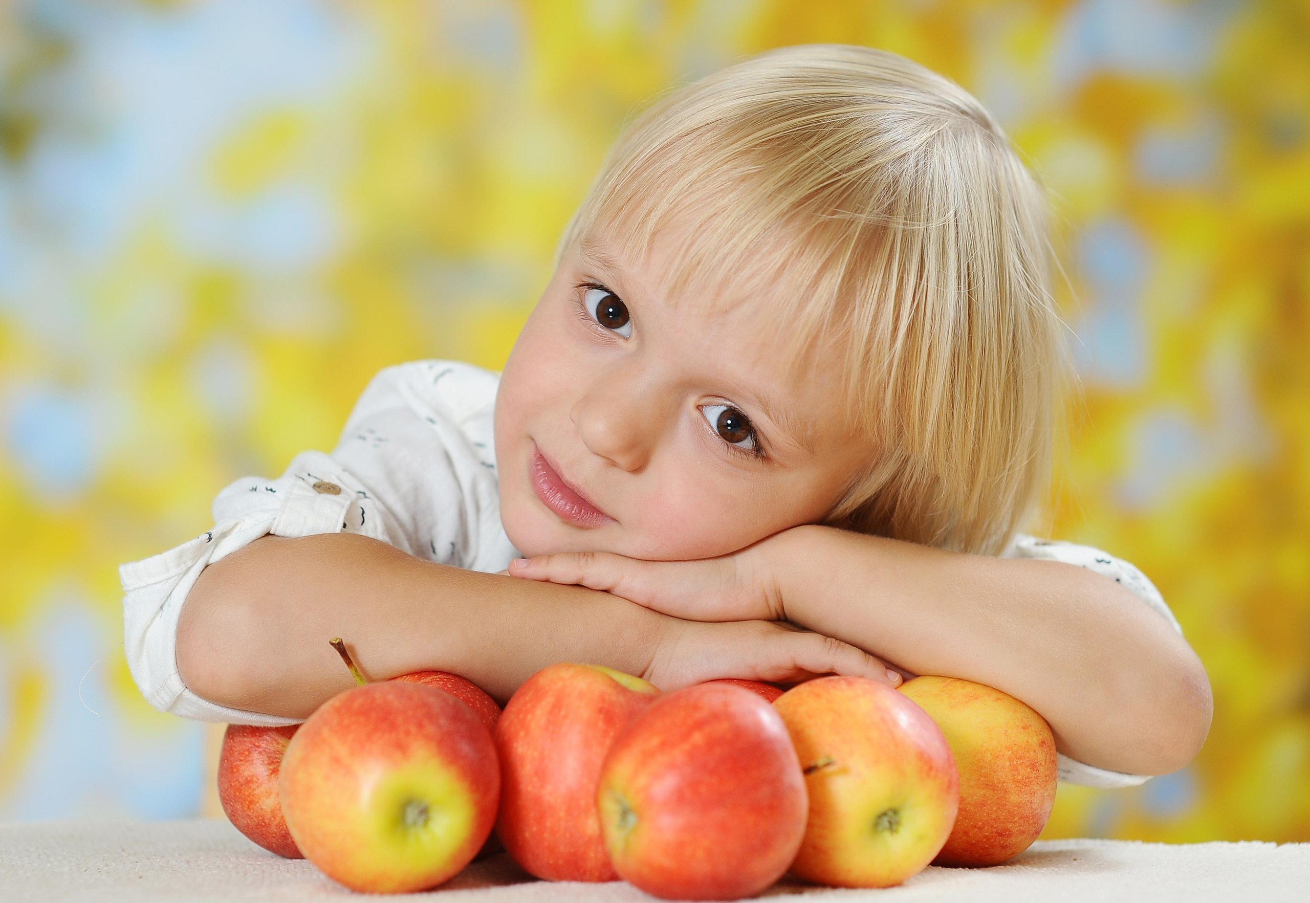 Яблочки. Детский портрет