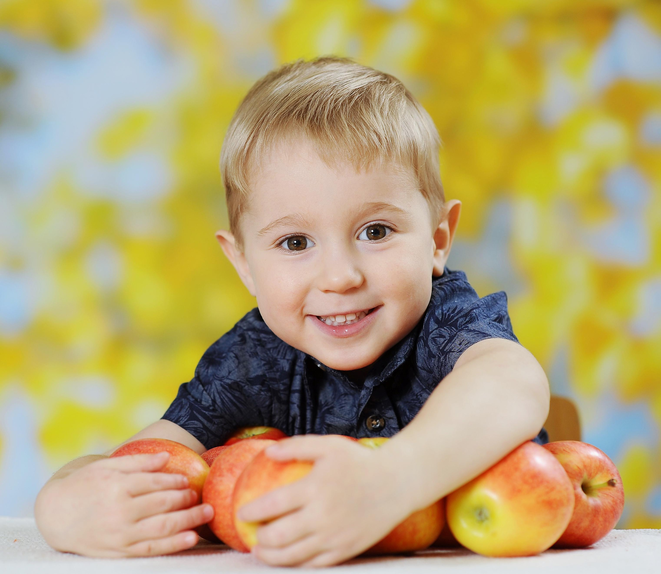 Яблочки. Детский портрет