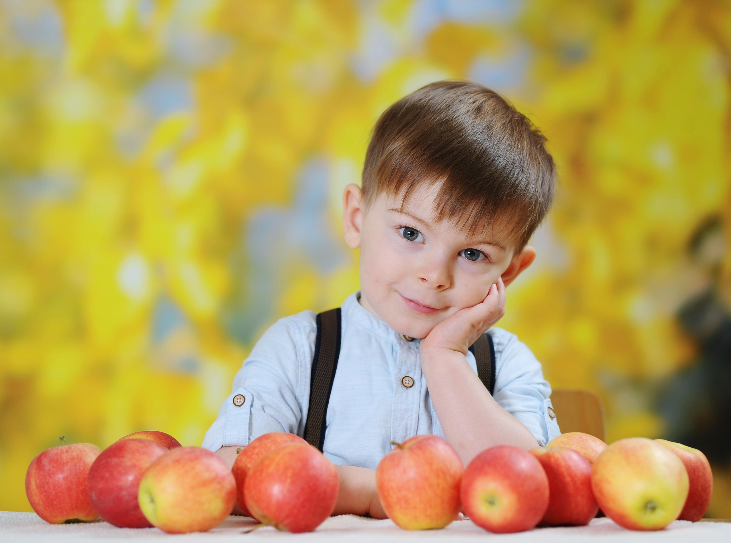 Яблочки. Детский портрет