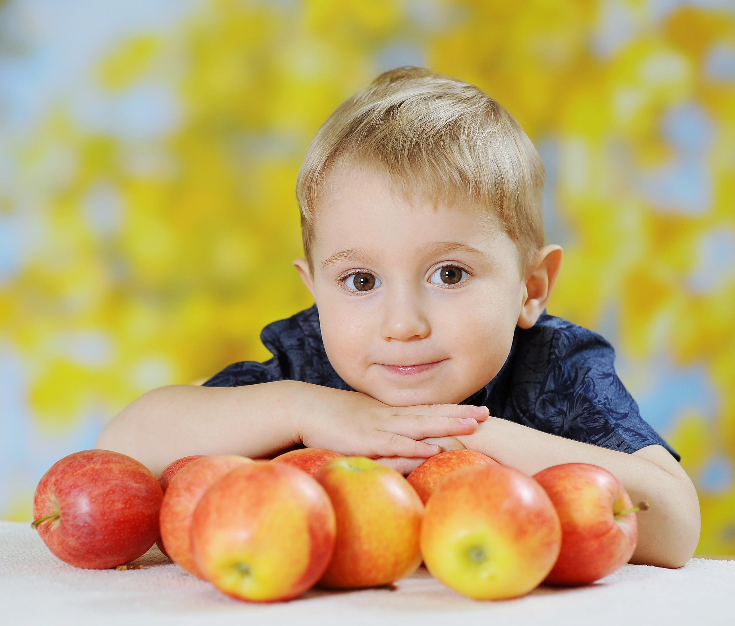 Яблочки. Детский портрет