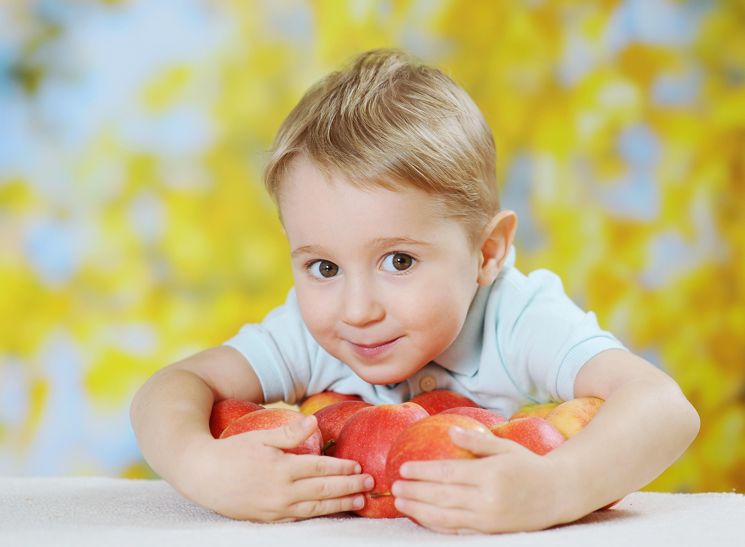 Яблочки. Детский портрет