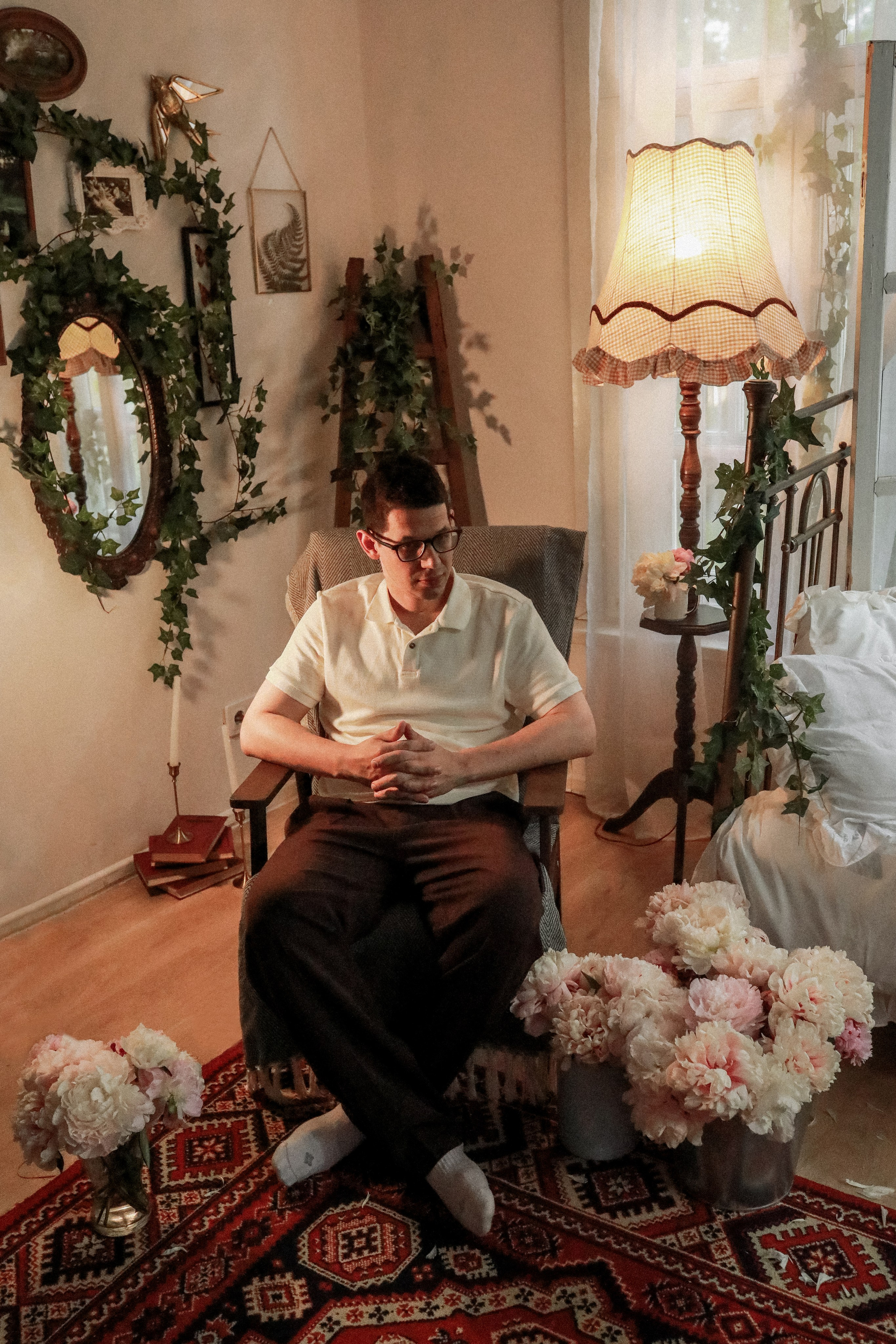 Пионы на балконе