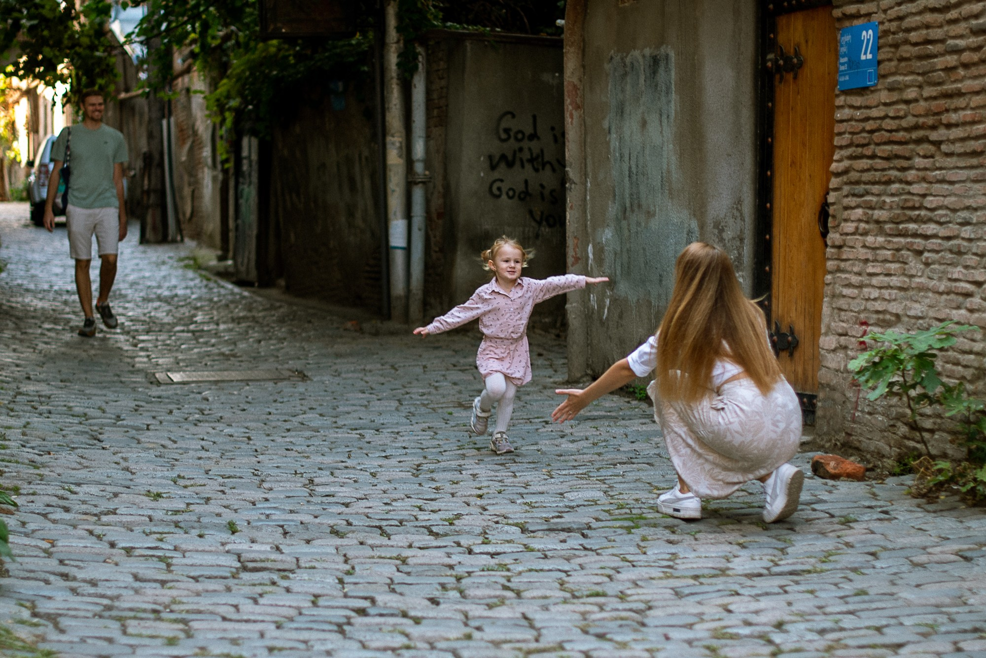 Family Paths in Tbilisi. Documentary family photography in Barcelona and beyond
