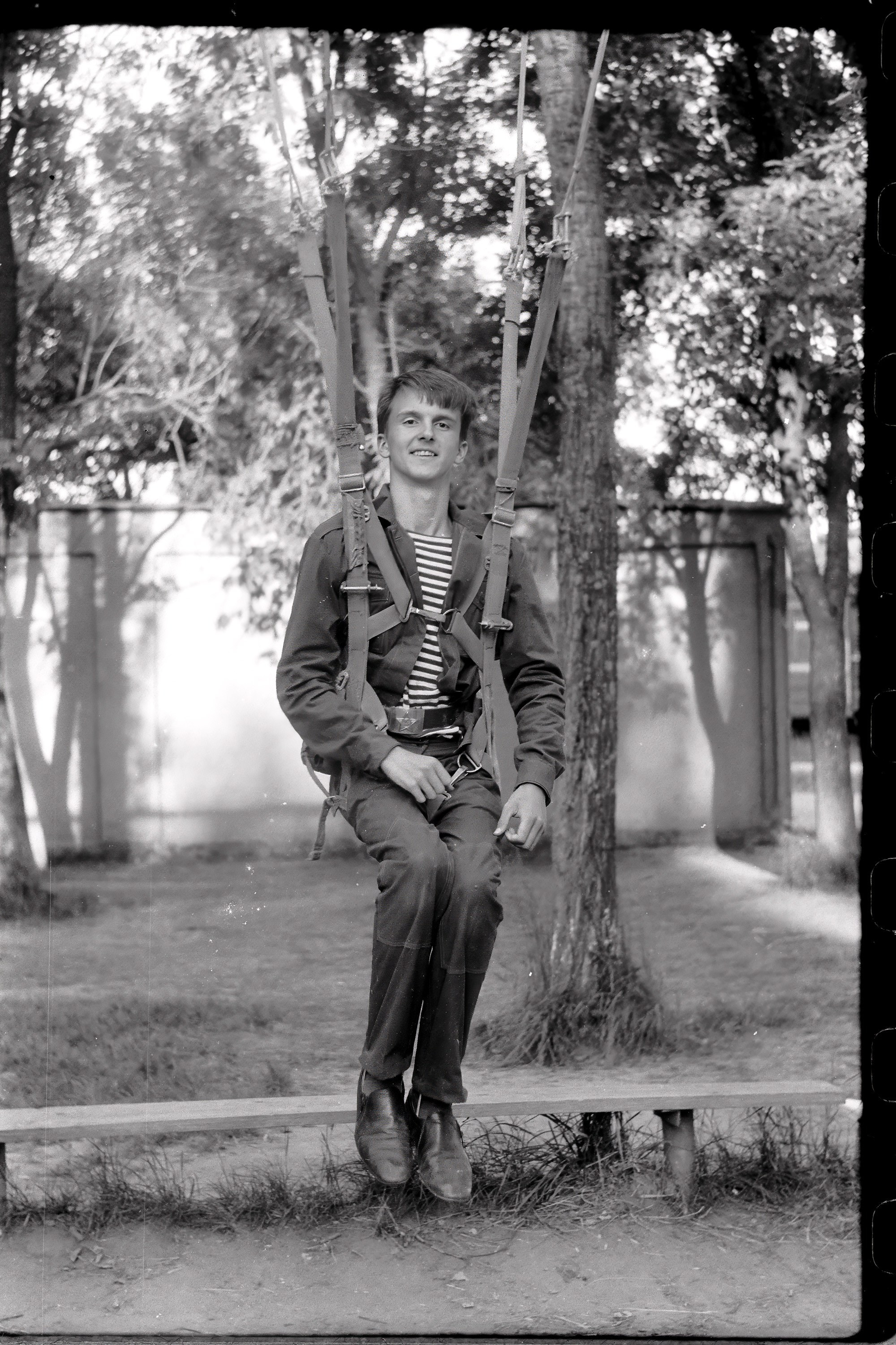 Парашютные сборы 1990 год съемка на ч/б пленку оцифровка 2024 год. Профессиональная фотосъемка. Ростов-на-Дону