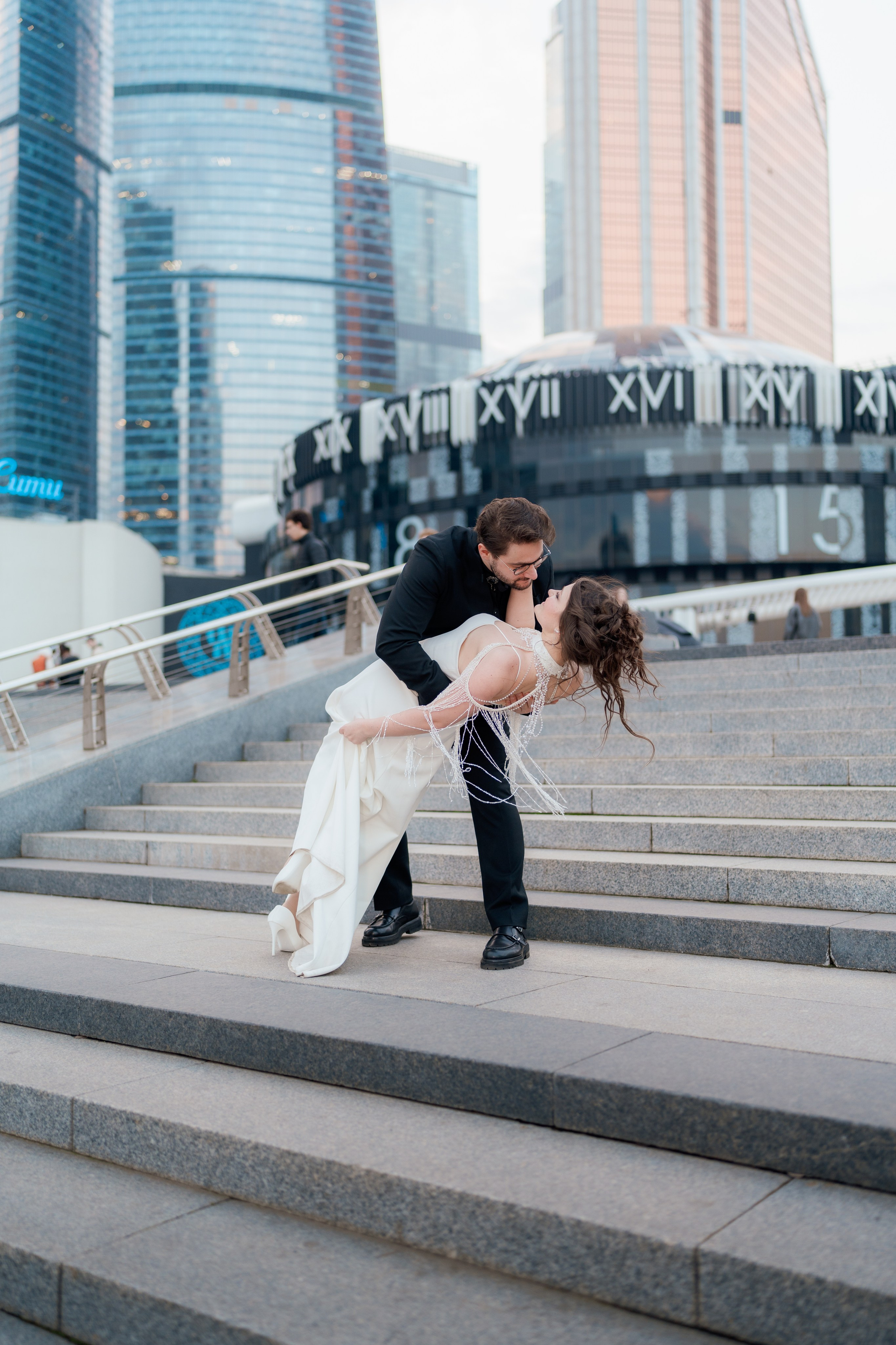 Иван и Виктория. Свадебная прогулка Москва сити. Свадебный фотограф Москва