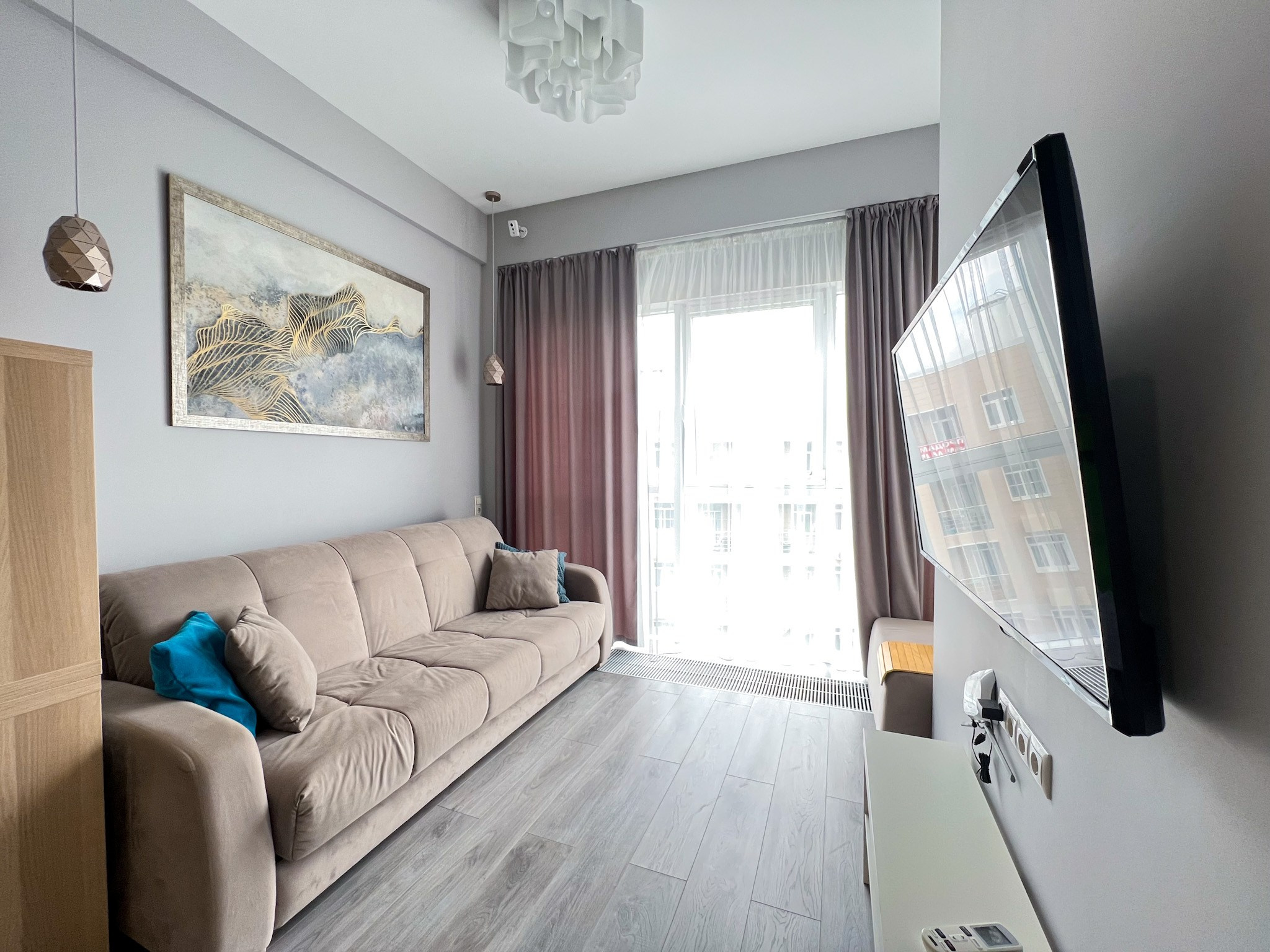 Просторная 2-комнатная квартира с дизайнерским ремонтом и видом на море!. Квартиры посуточно, длительно в Сочи, LARA APART GROUP