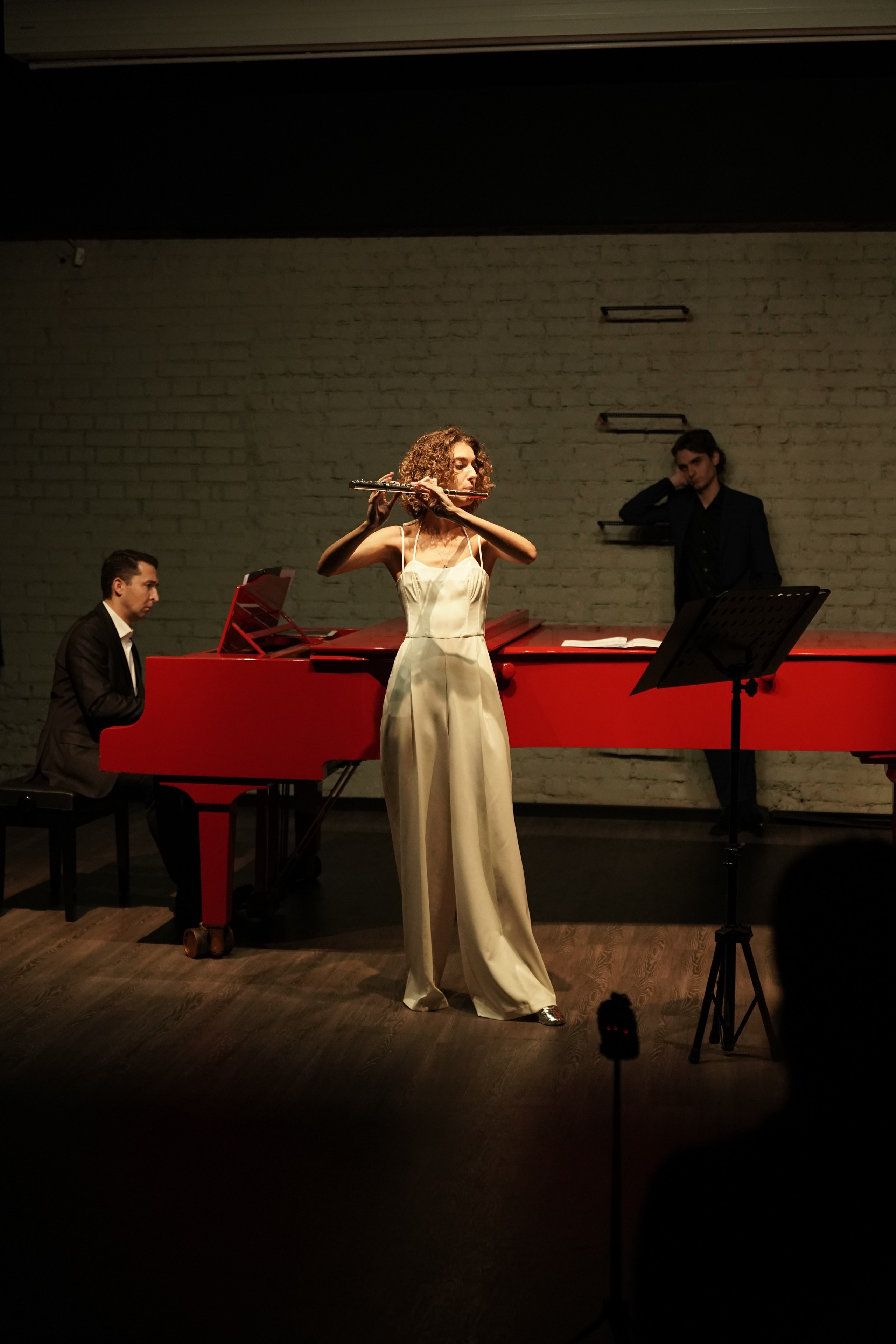 В сумраке Есенин-центра. 7/11/25. Фотограф Строгино Яна Гавриленко