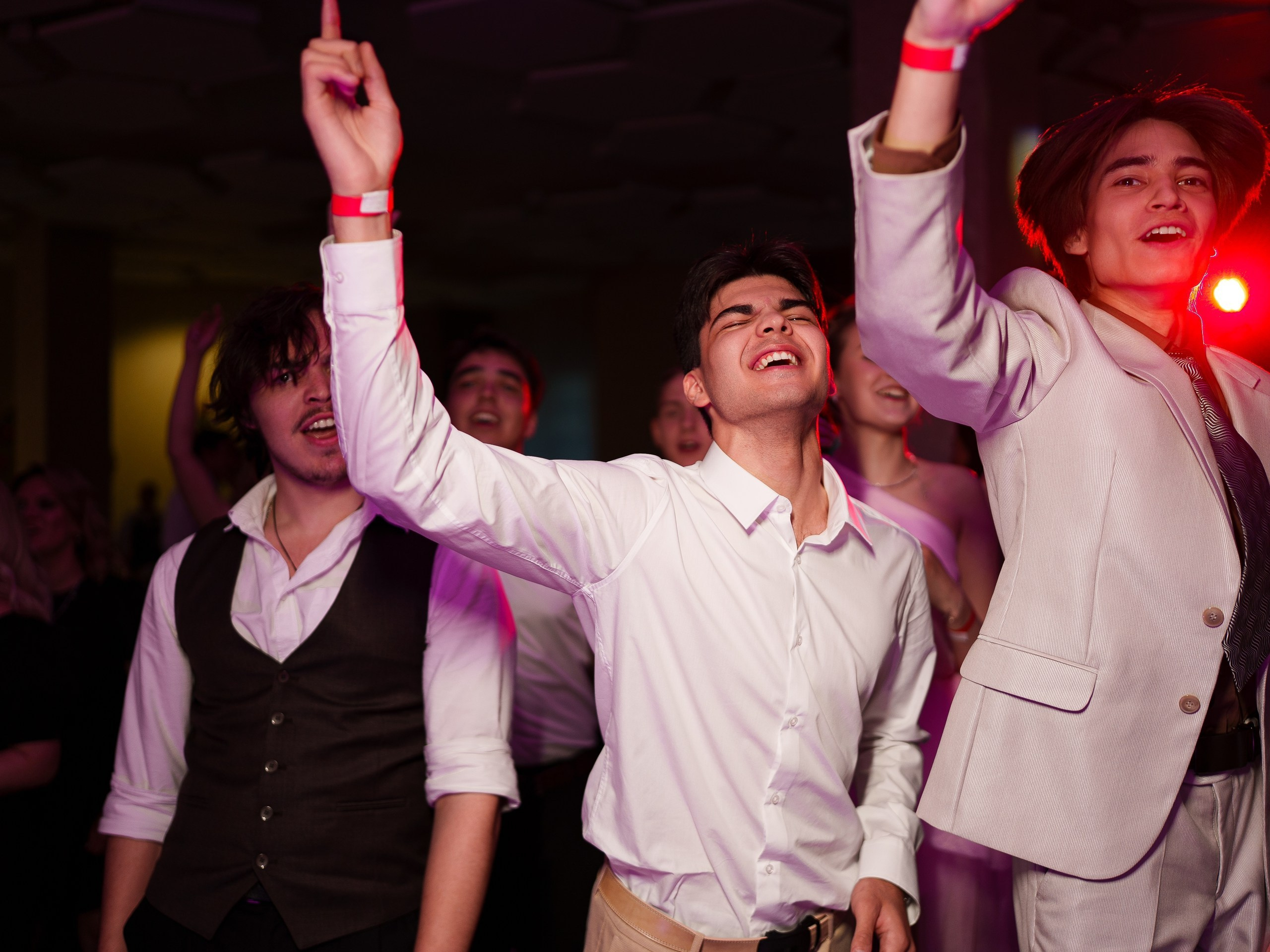 Фотограф на выпускной в Уфе — съёмка в Конгресс-холле для гимназии № 39