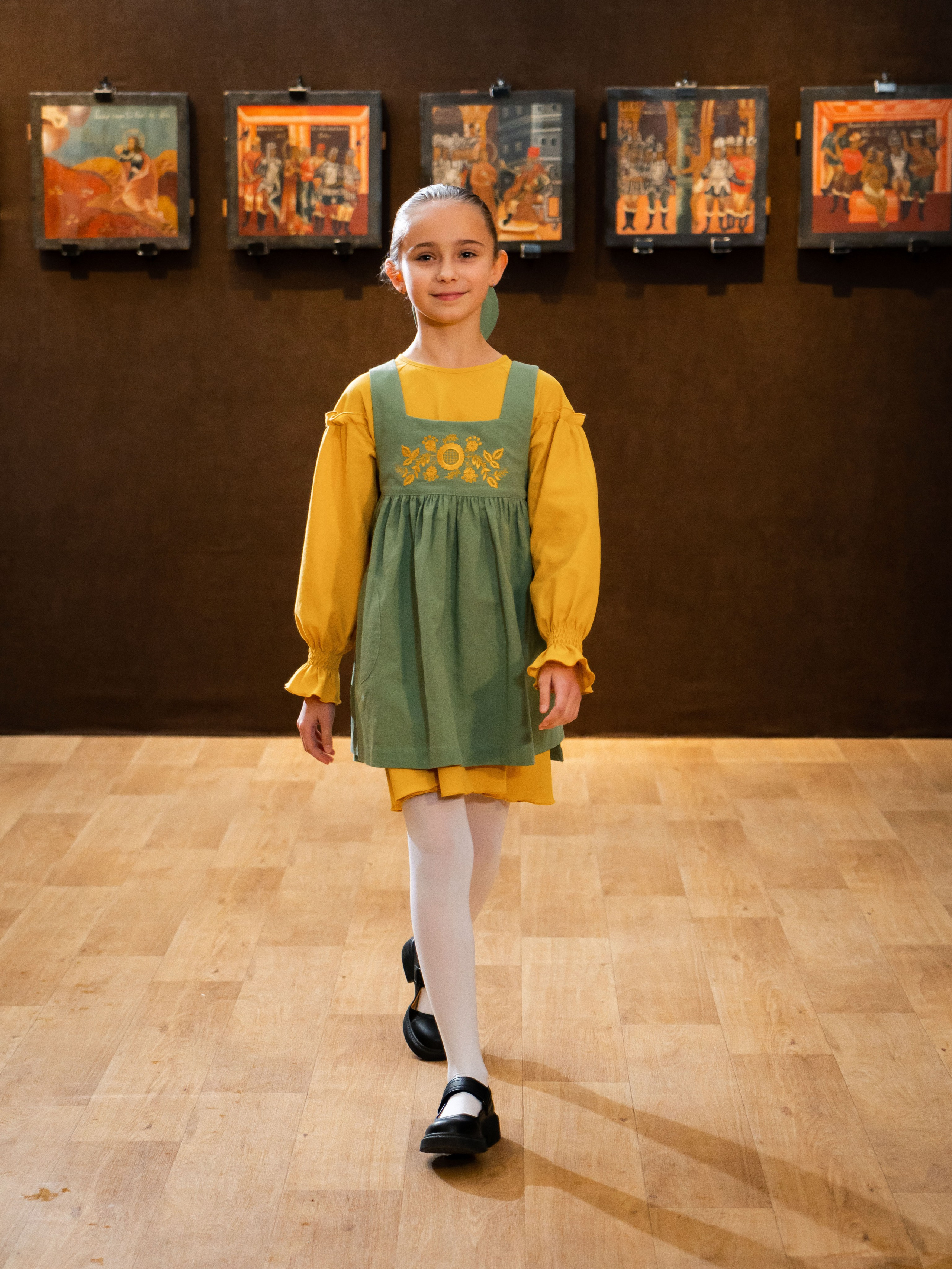 Показ одежды в рамках выставки «105. Лучшее». Фотограф Москва