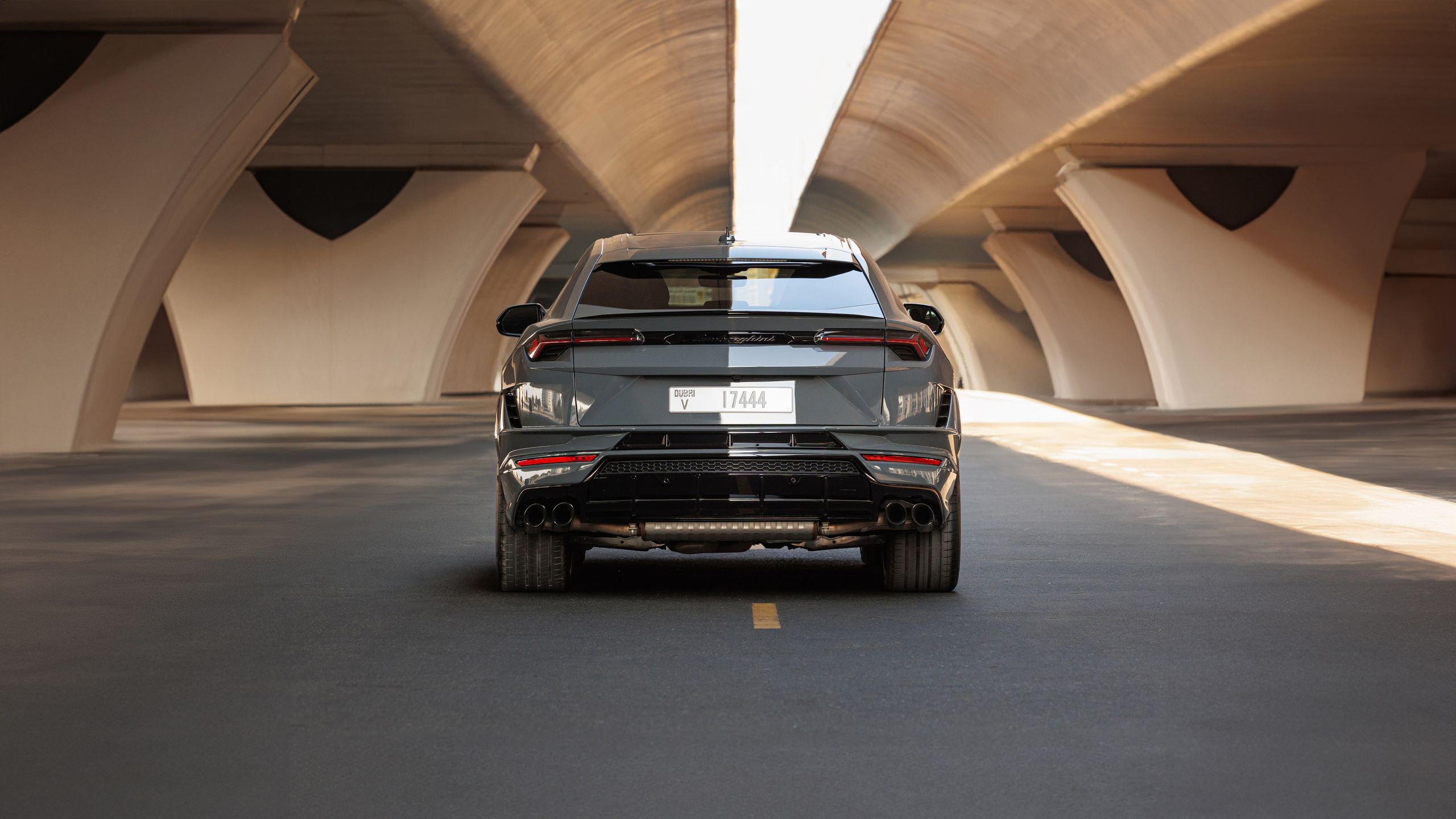 Lamborghini Photoshoot in Dubai — Luxury Car Photography. Evgen Yatsenko — Photographer in Dubai