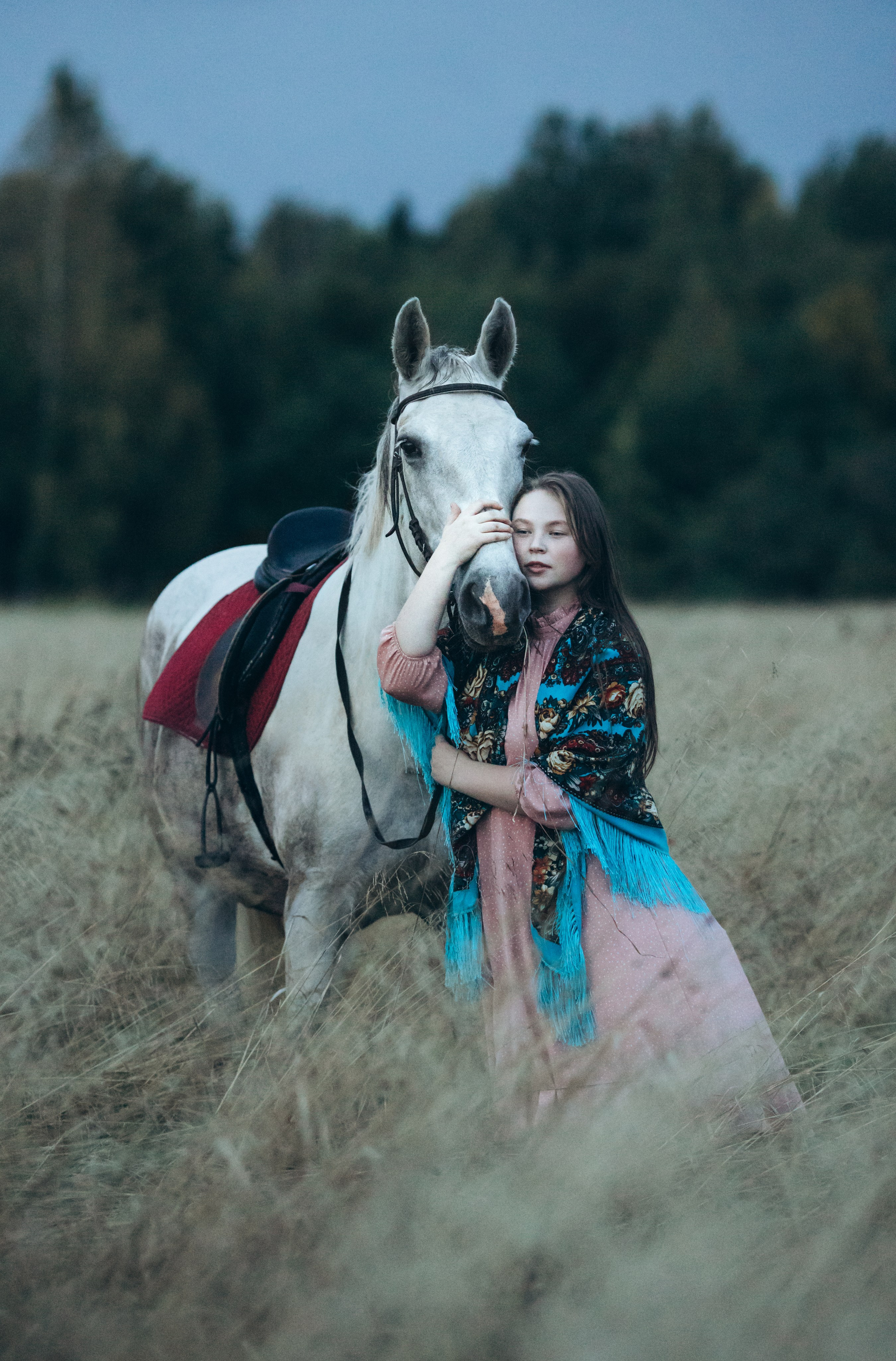 Девушка и лошадь. Наталия Клевинскас портретный фотограф в Костроме