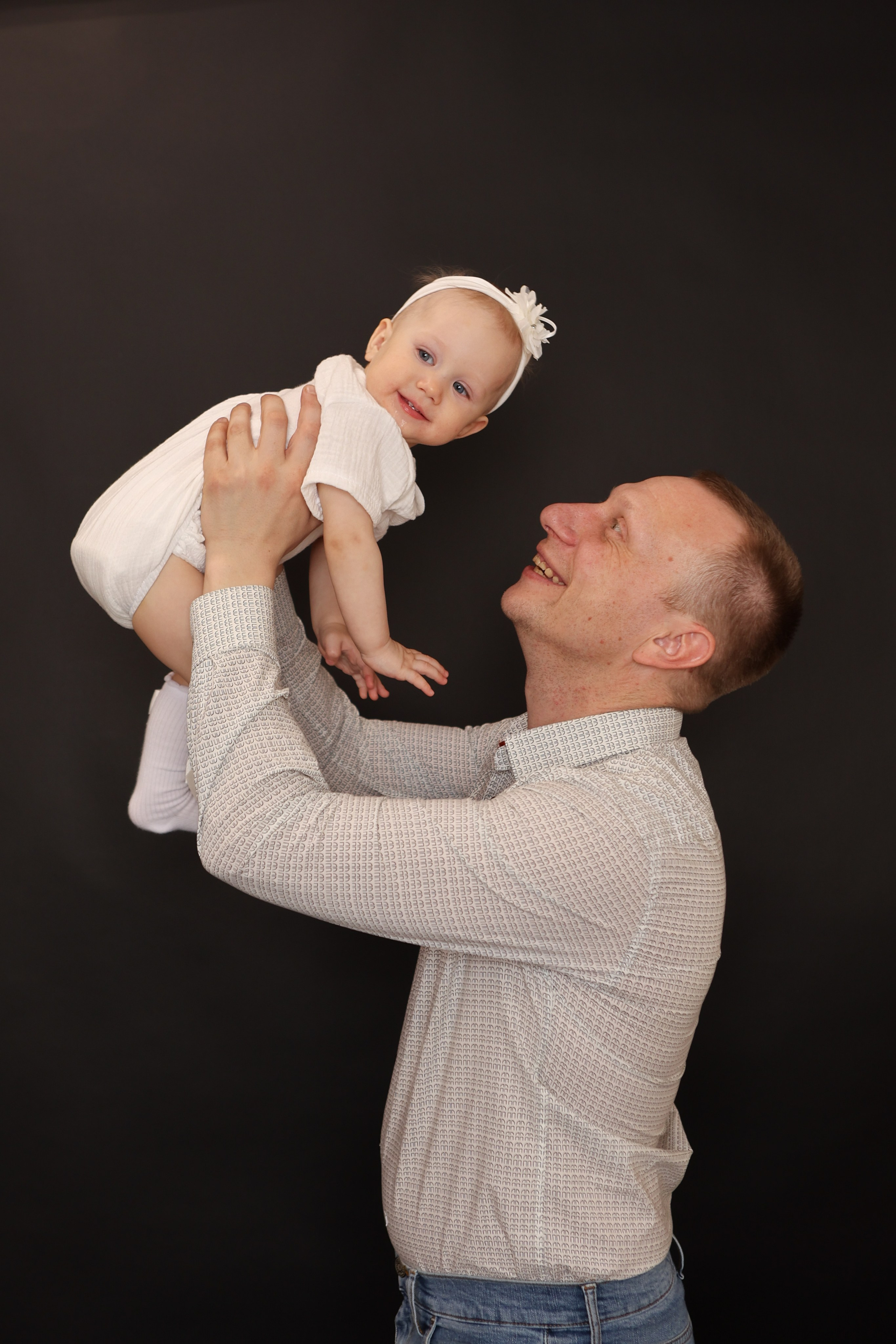 Фото с родителями на однотонных фонах. Фотограф новорожденных. Детский и семейный фотограф Марьяна Юдина