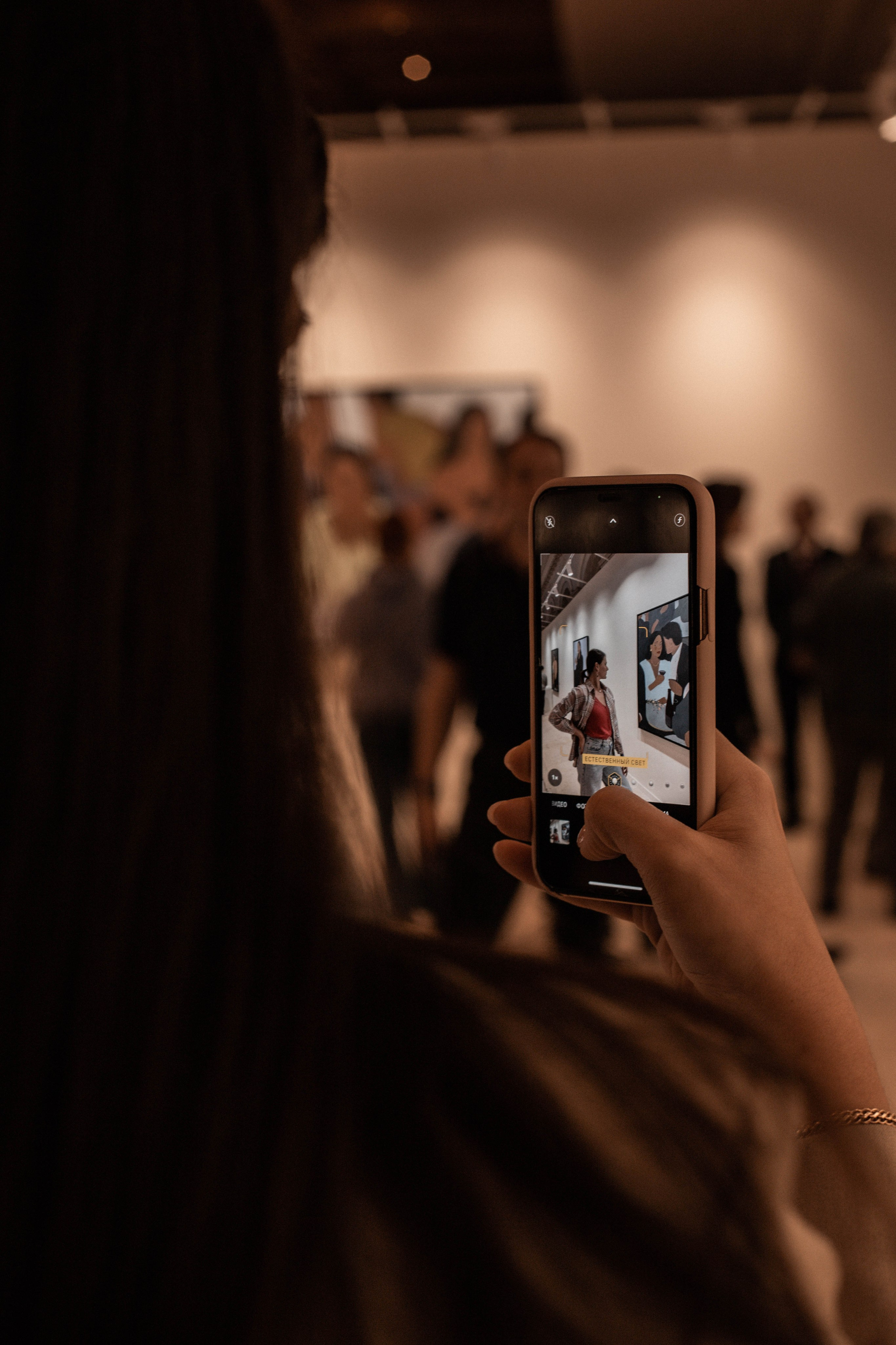 Выставка современных художников. Александра Мельниченко/ Бегающий фотограф